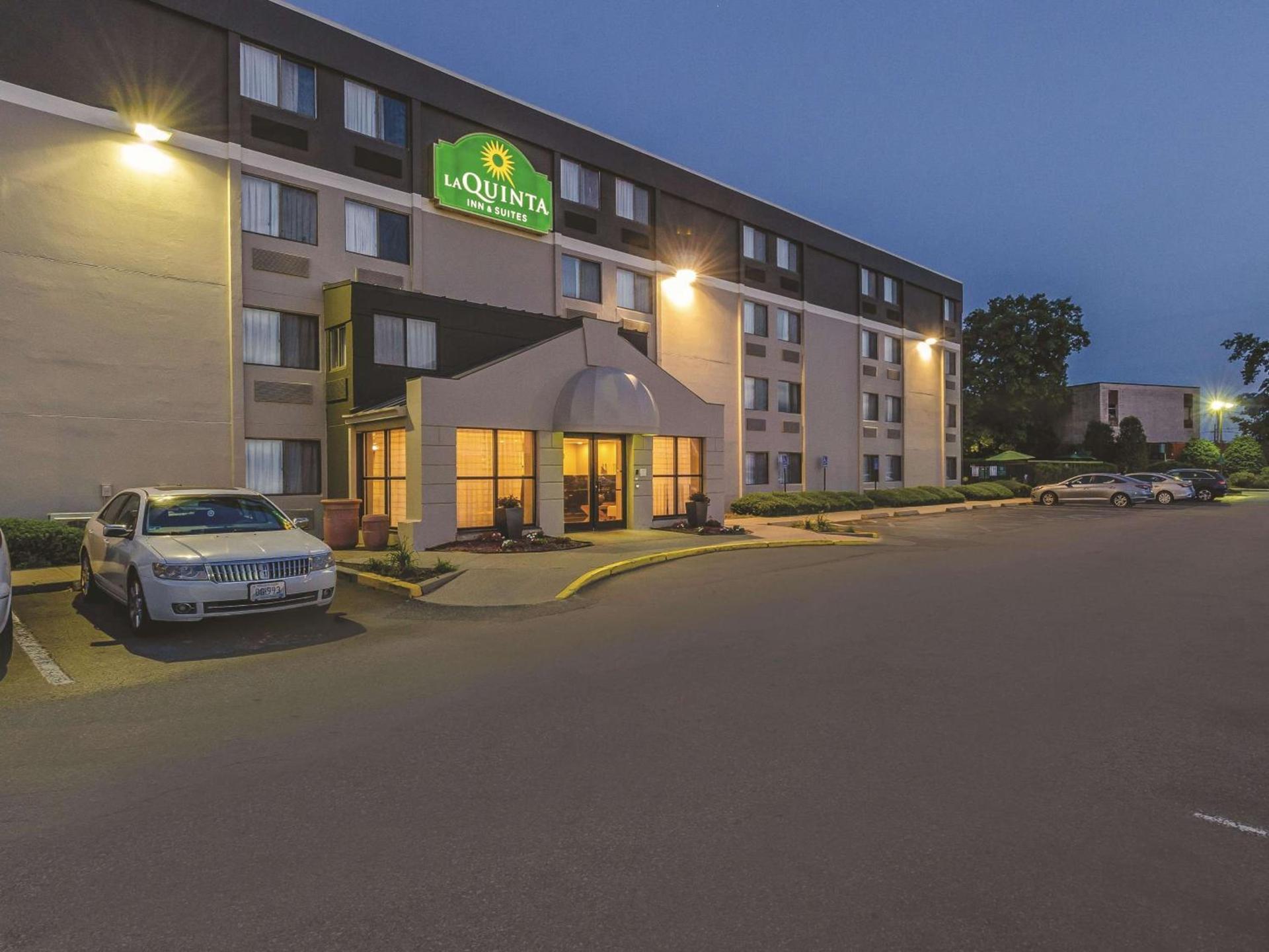 La Quinta by Wyndham Warwick Providence Airport photo 4
