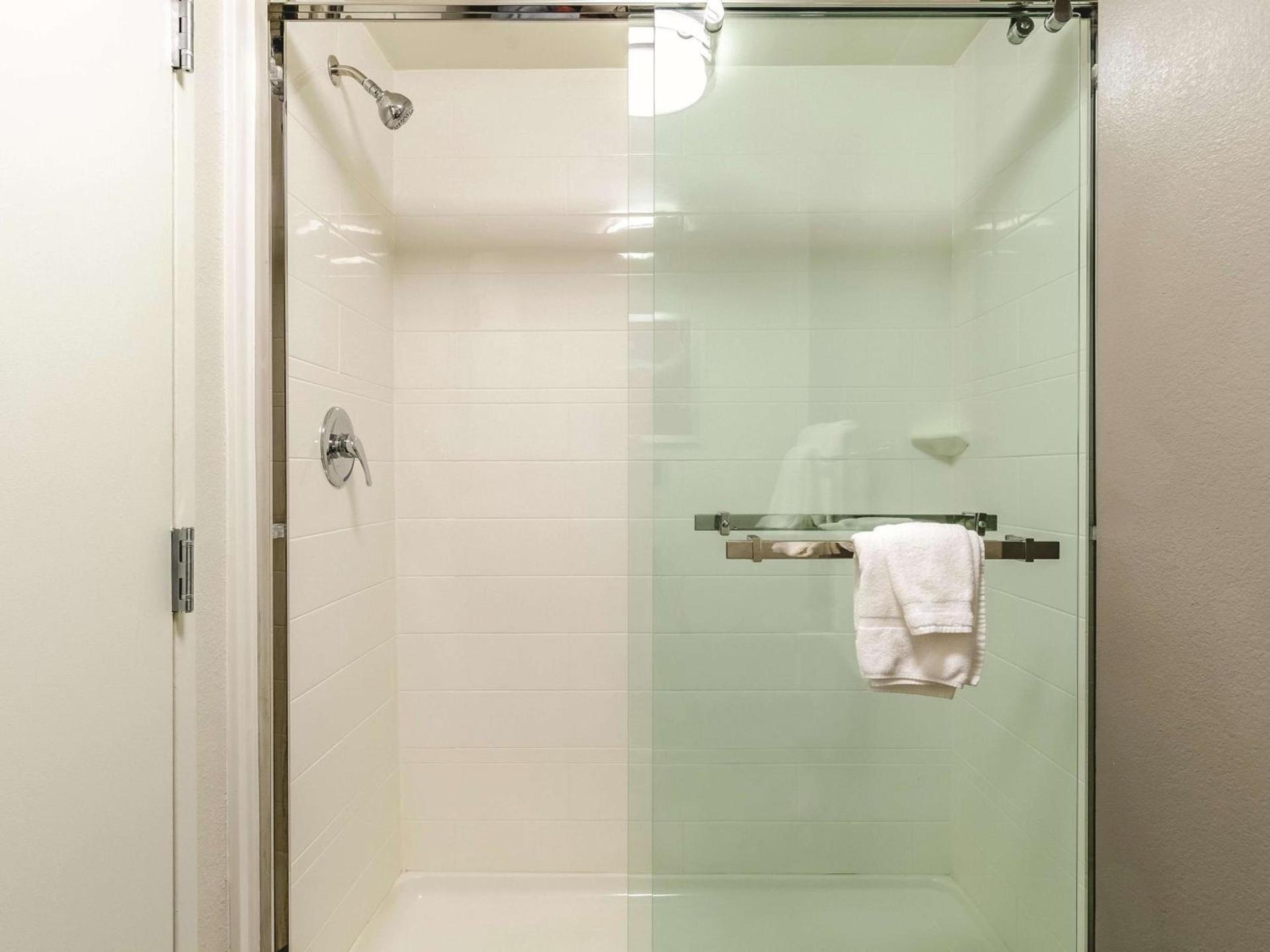 La Quinta by Wyndham Warwick Providence Airport photo 23