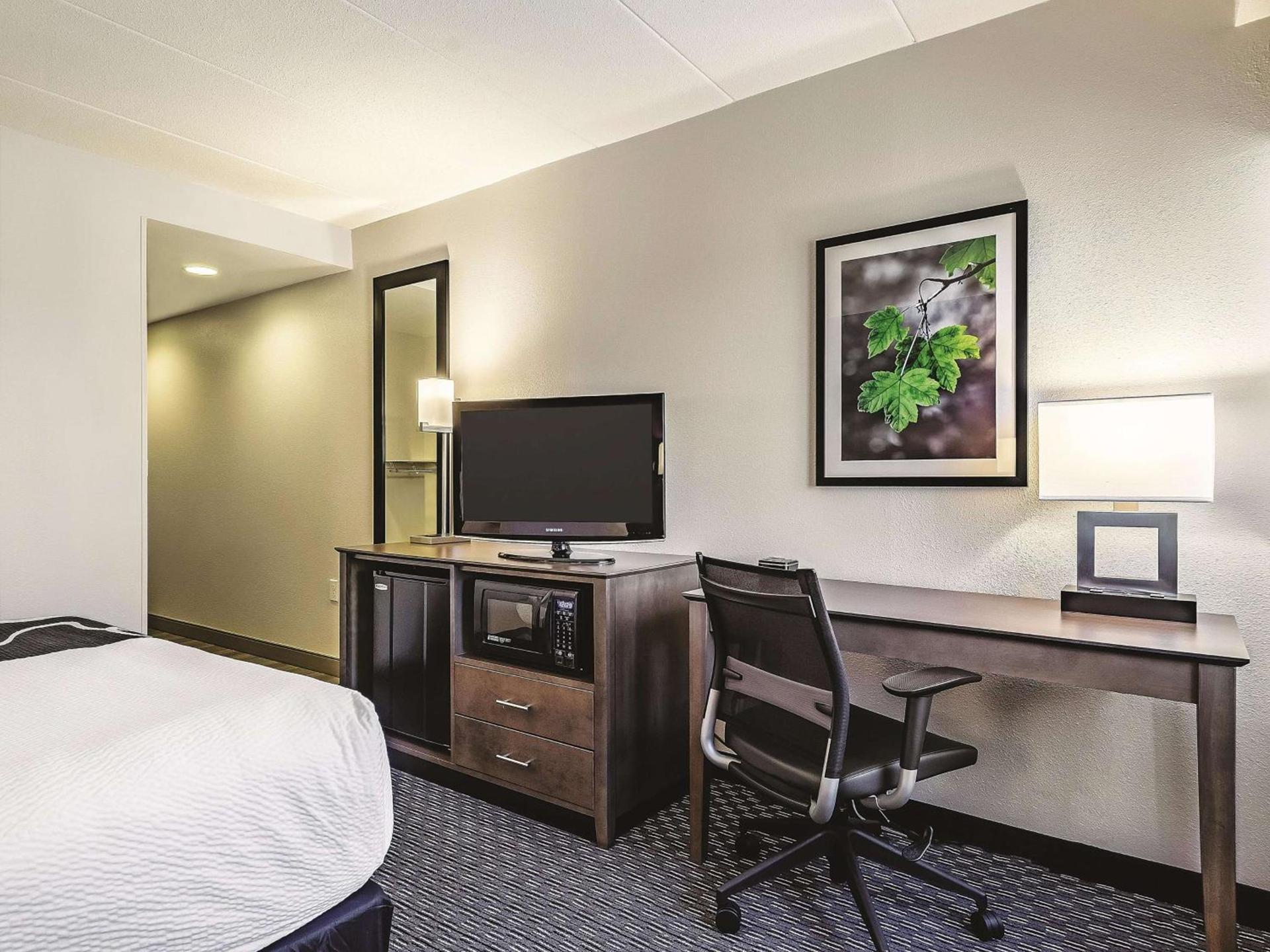 La Quinta by Wyndham Warwick Providence Airport photo 22