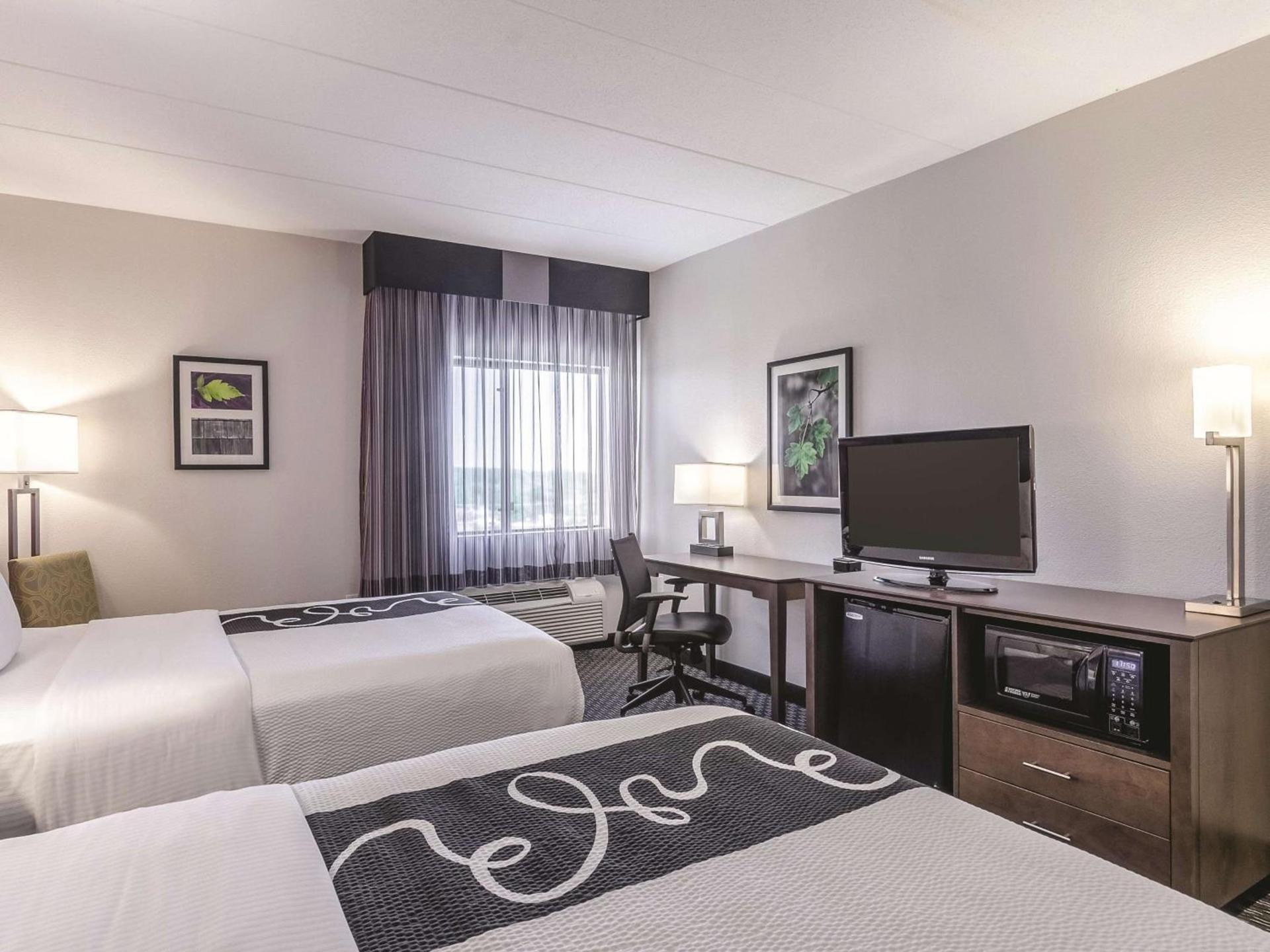 La Quinta by Wyndham Warwick Providence Airport photo 24
