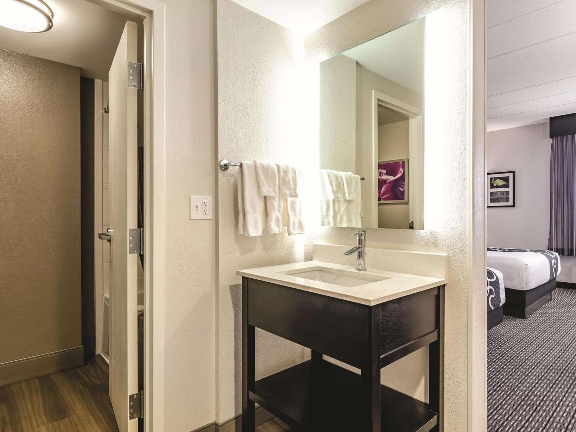 La Quinta by Wyndham Warwick Providence Airport photo 28