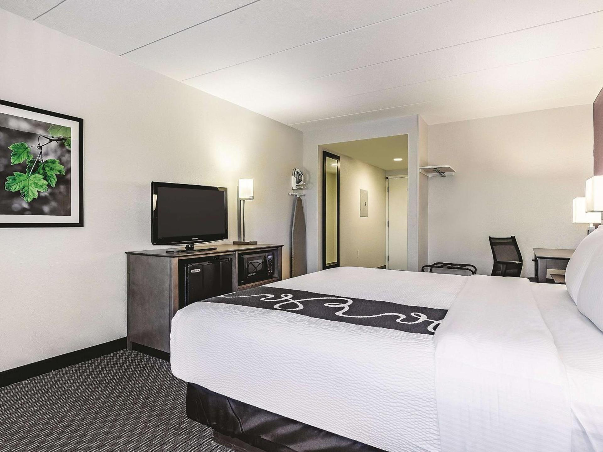 La Quinta by Wyndham Warwick Providence Airport photo 33