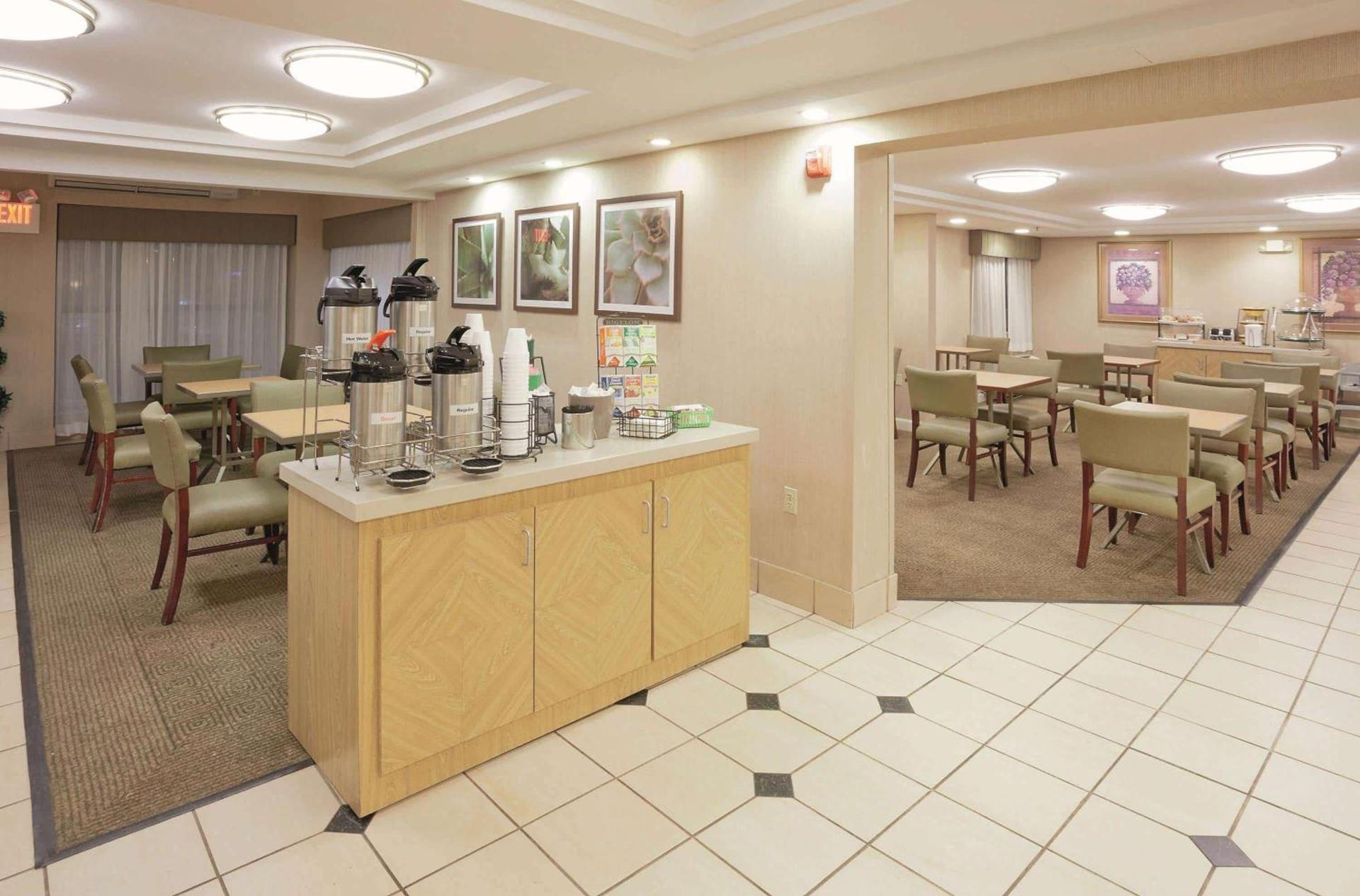 La Quinta by Wyndham Warwick Providence Airport photo 41