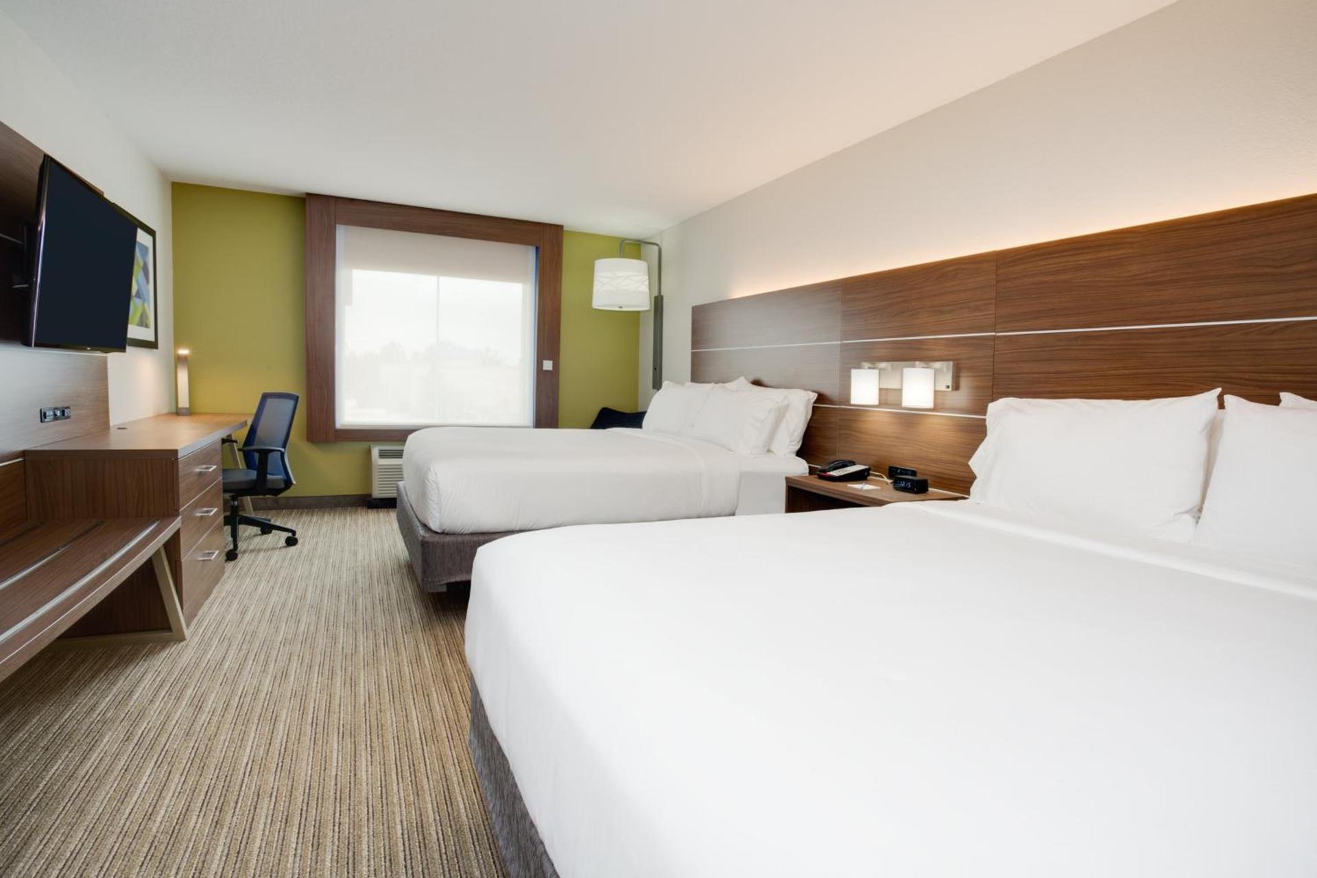 Holiday Inn Express & Suites. by IHG photo 4