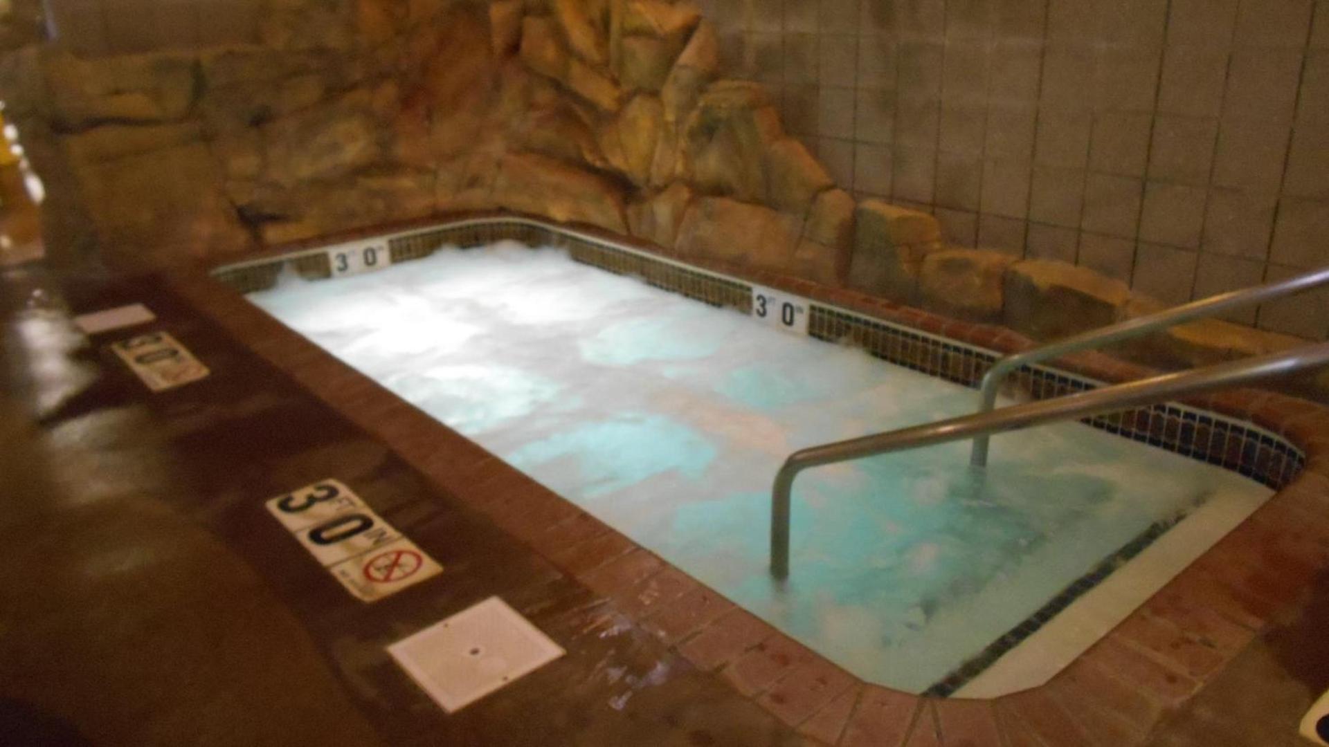 AmericInn by Wyndham Chippewa Falls photo 11