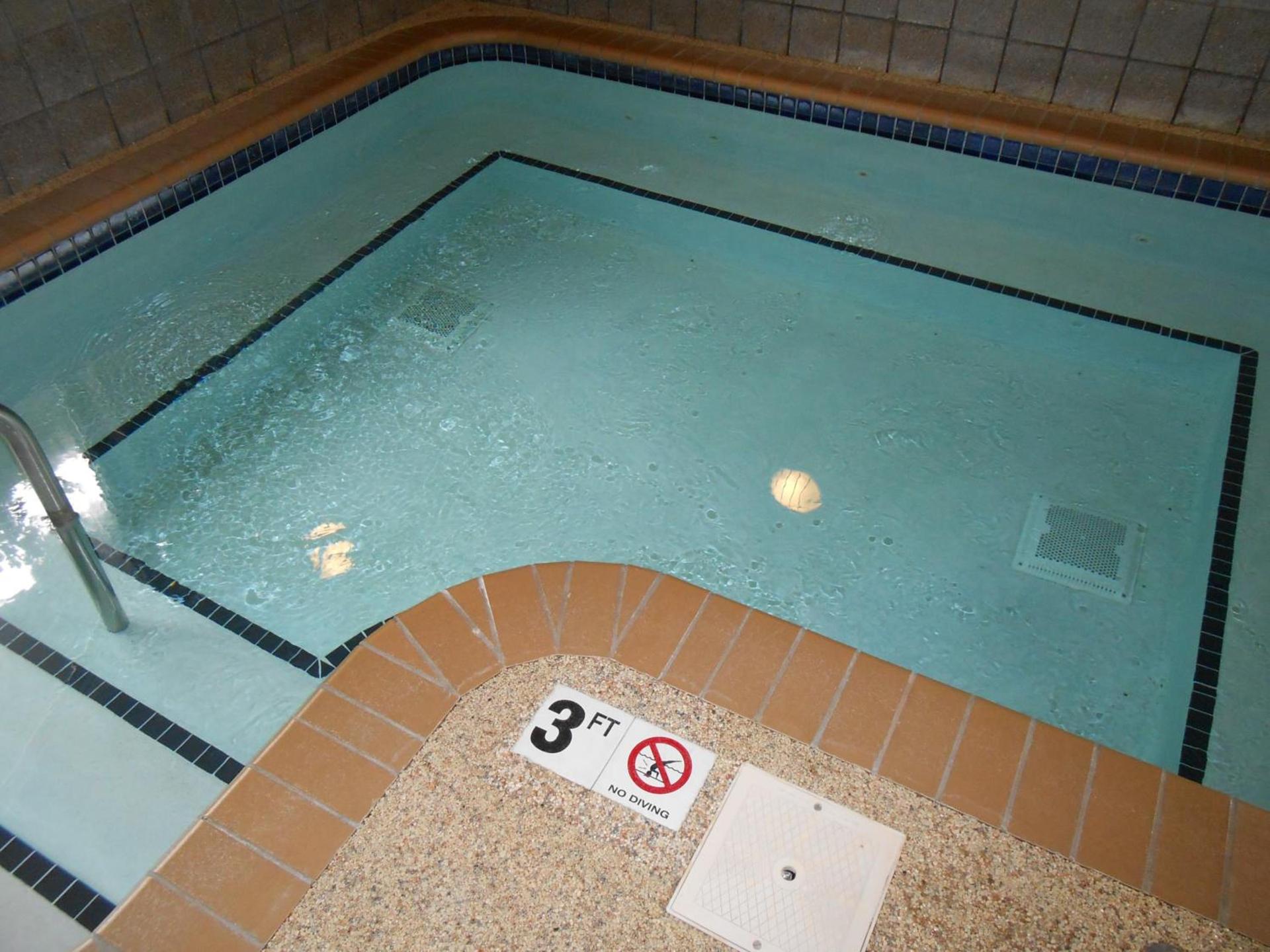 AmericInn by Wyndham Coon Rapids photo 5