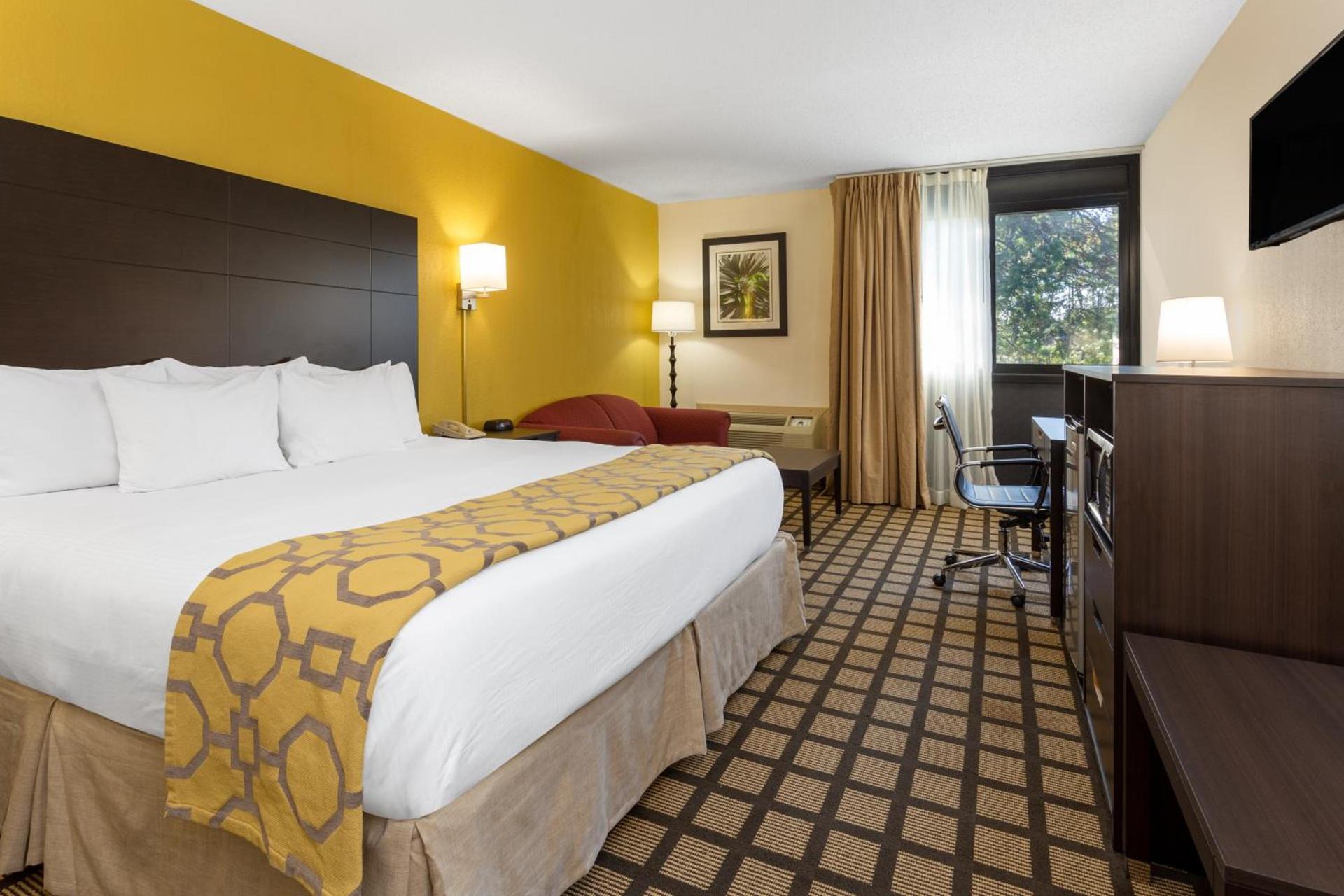 Baymont by Wyndham Queensbury/Lake George photo 32