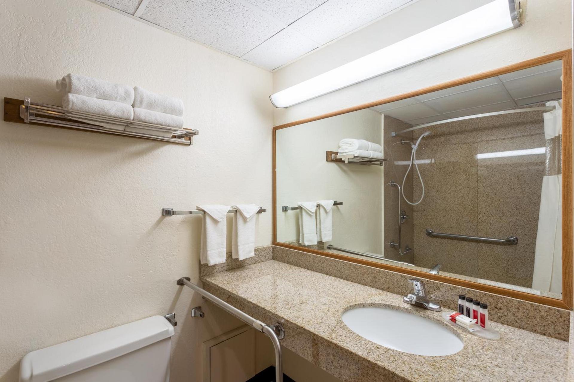 Baymont by Wyndham Queensbury/Lake George photo 36