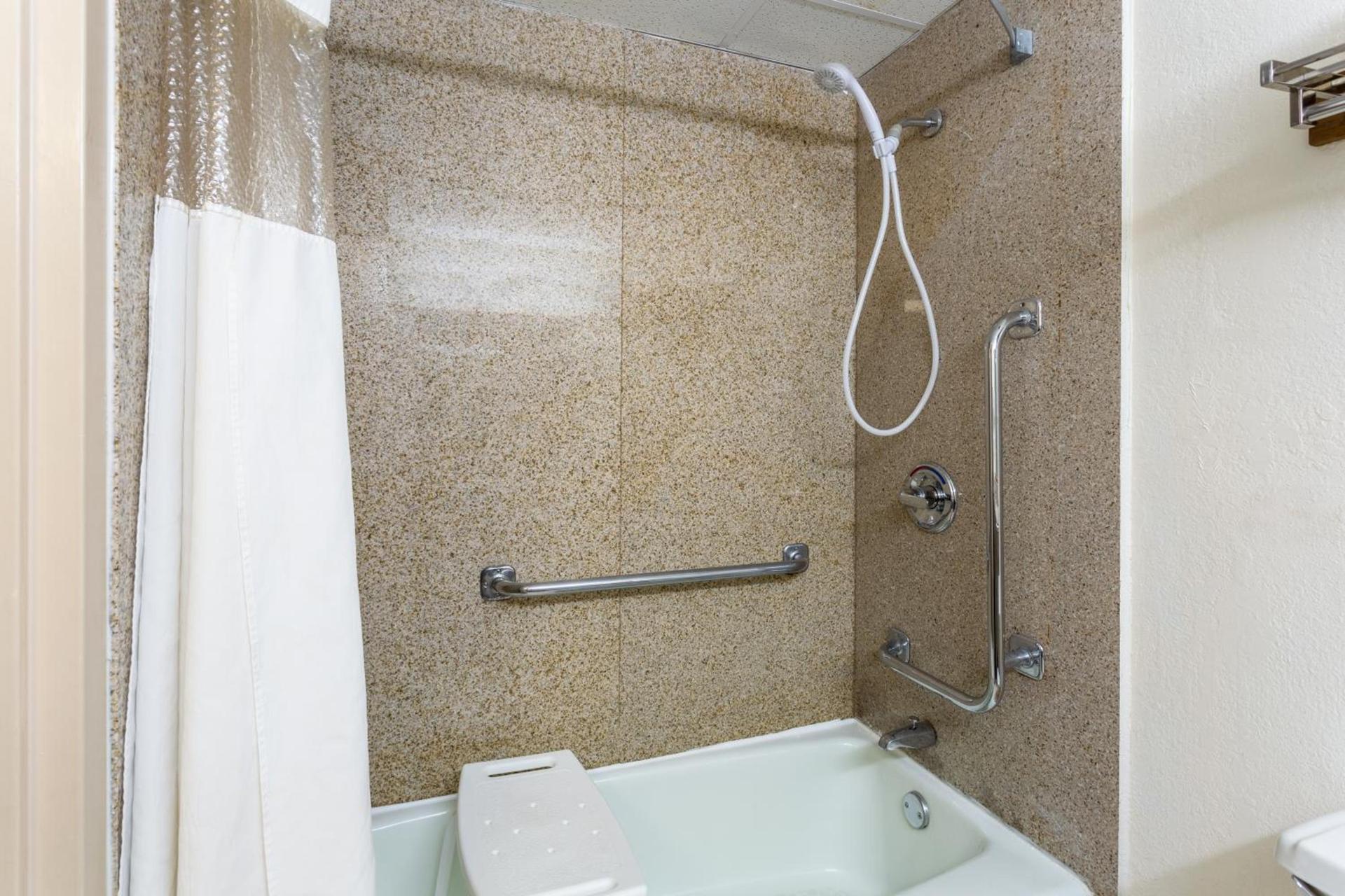 Baymont by Wyndham Queensbury/Lake George photo 48