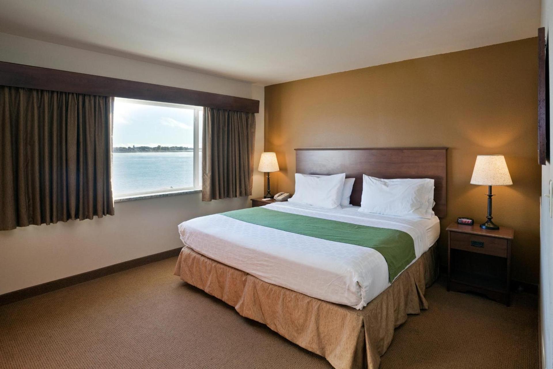 AmericInn by Wyndham Fort Pierre Conference Center photo 36