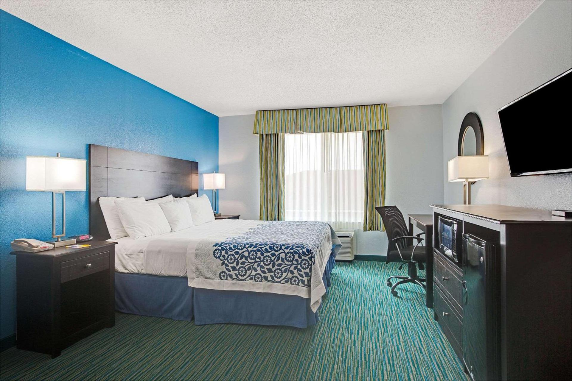 Days Inn by Wyndham Dallas Garland West photo 16