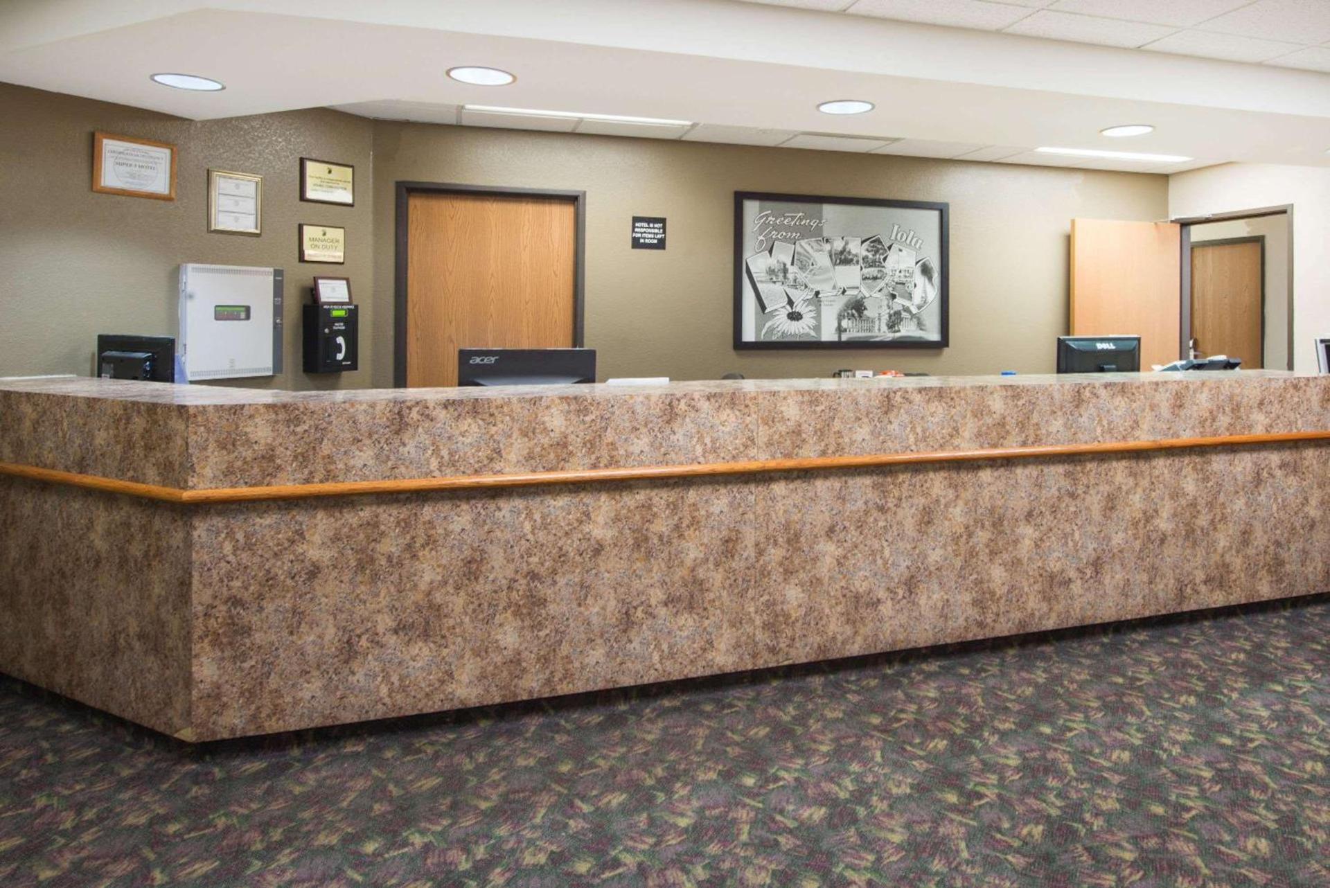 Super 8 by Wyndham Iola KS photo 2