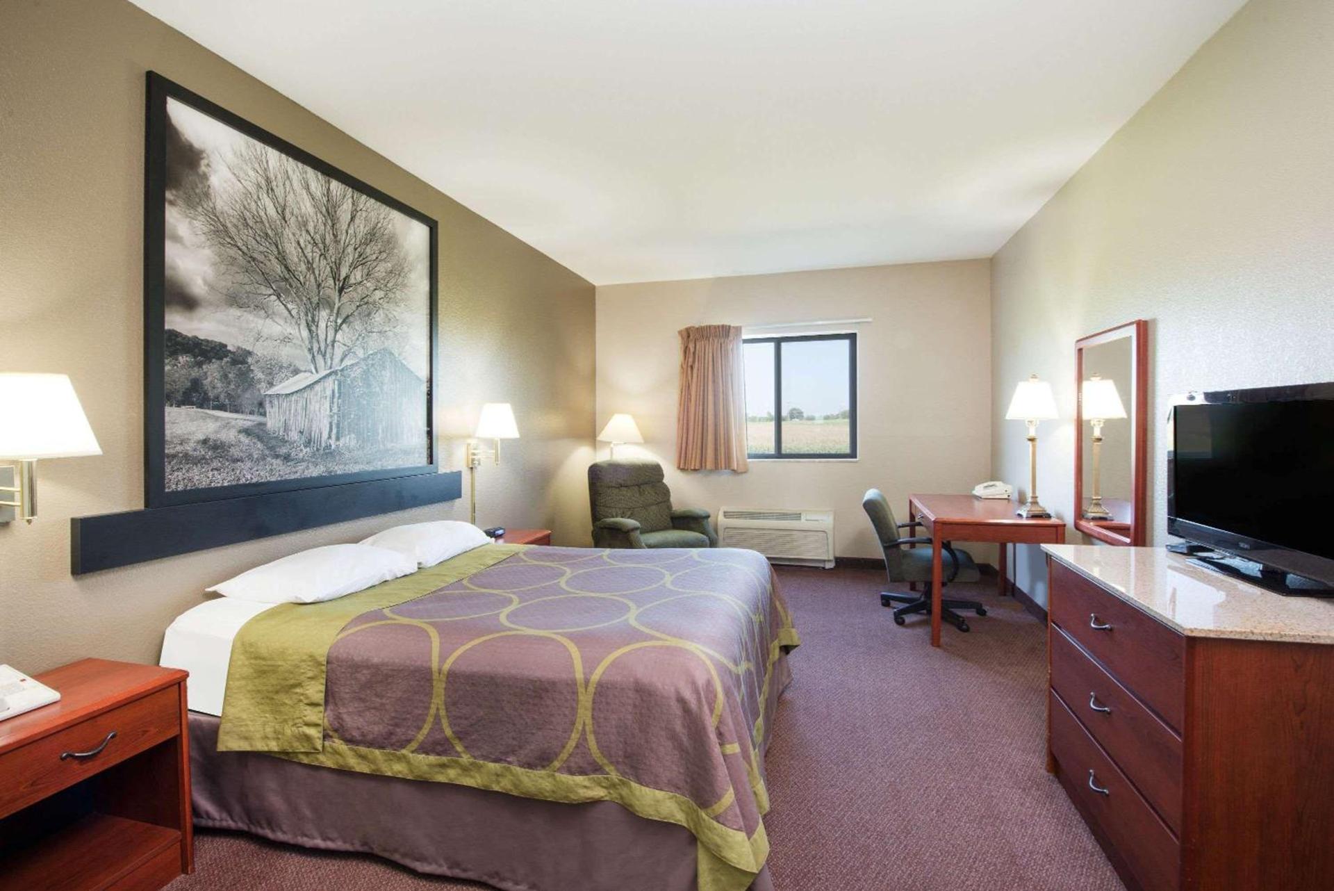 Super 8 by Wyndham Iola KS photo 6
