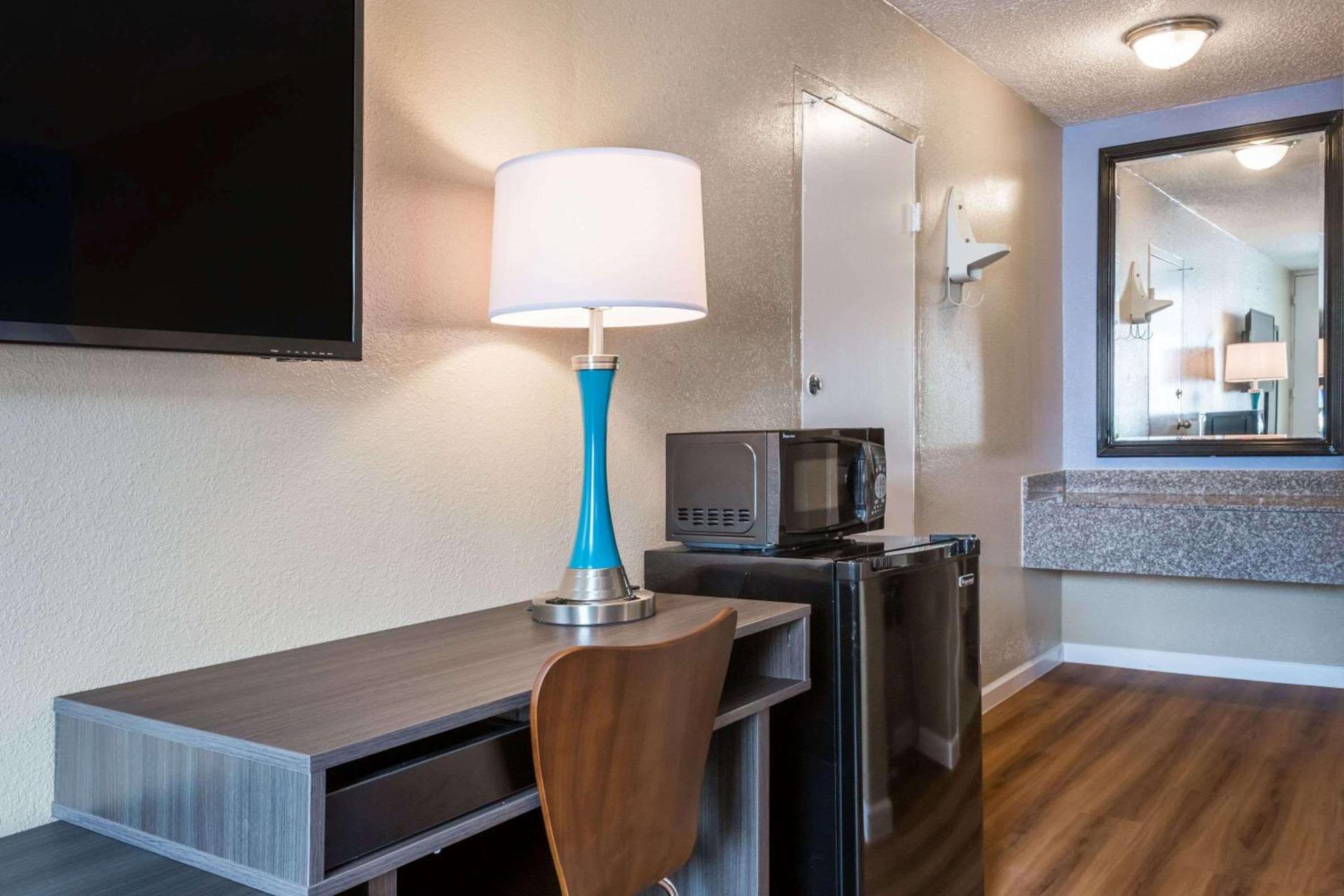Super 8 by Wyndham Hardeeville - Savannah North photo 13
