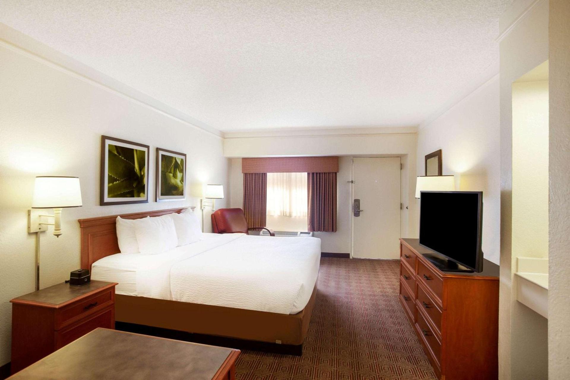 La Quinta Inn by Wyndham Austin Capitol / Downtown photo 17