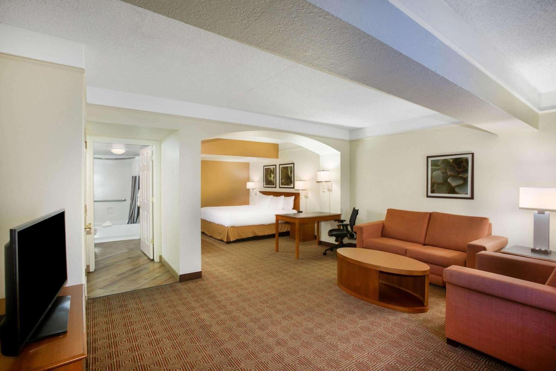 La Quinta Inn by Wyndham Austin Capitol / Downtown photo 23