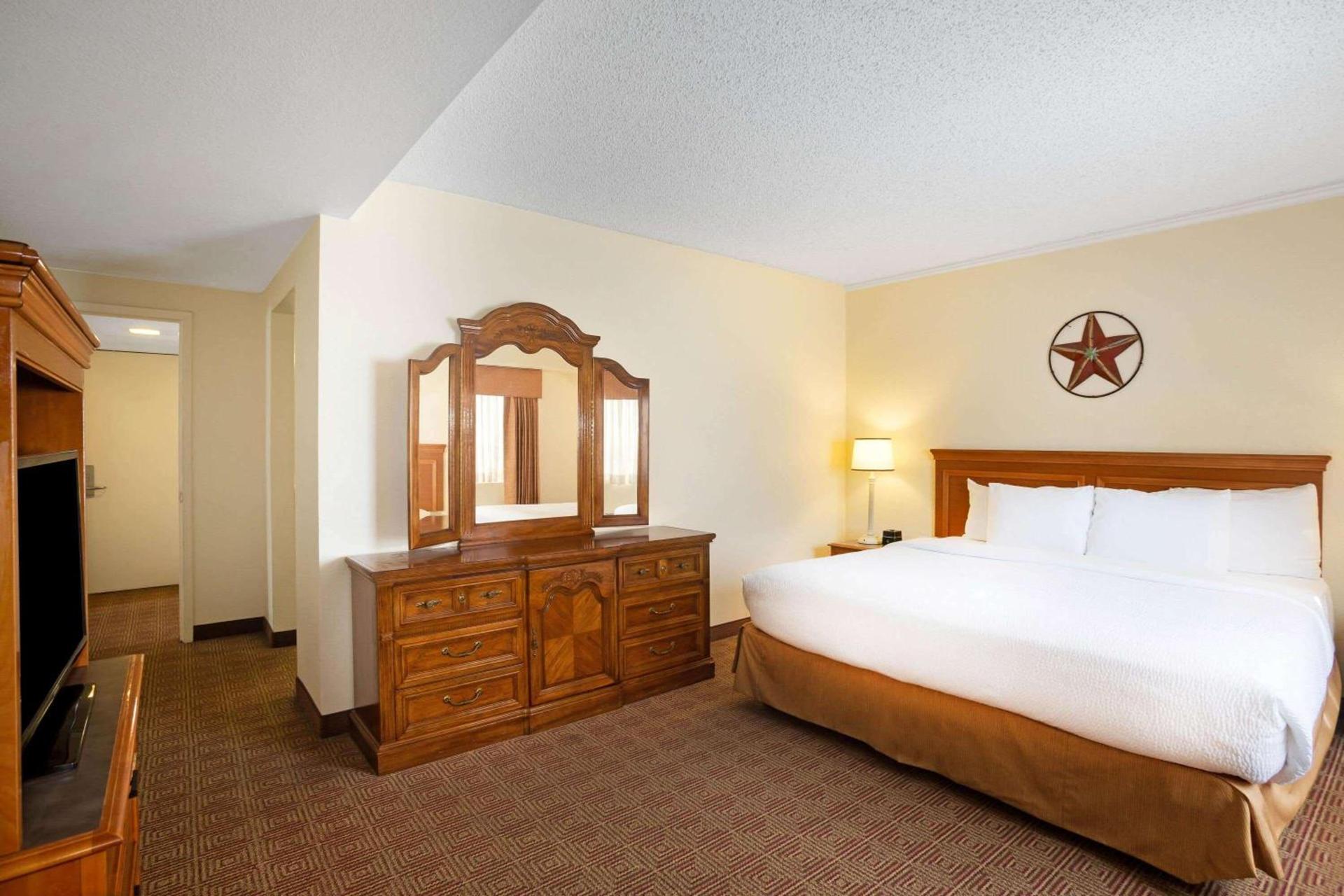 La Quinta Inn by Wyndham Austin Capitol / Downtown photo 26