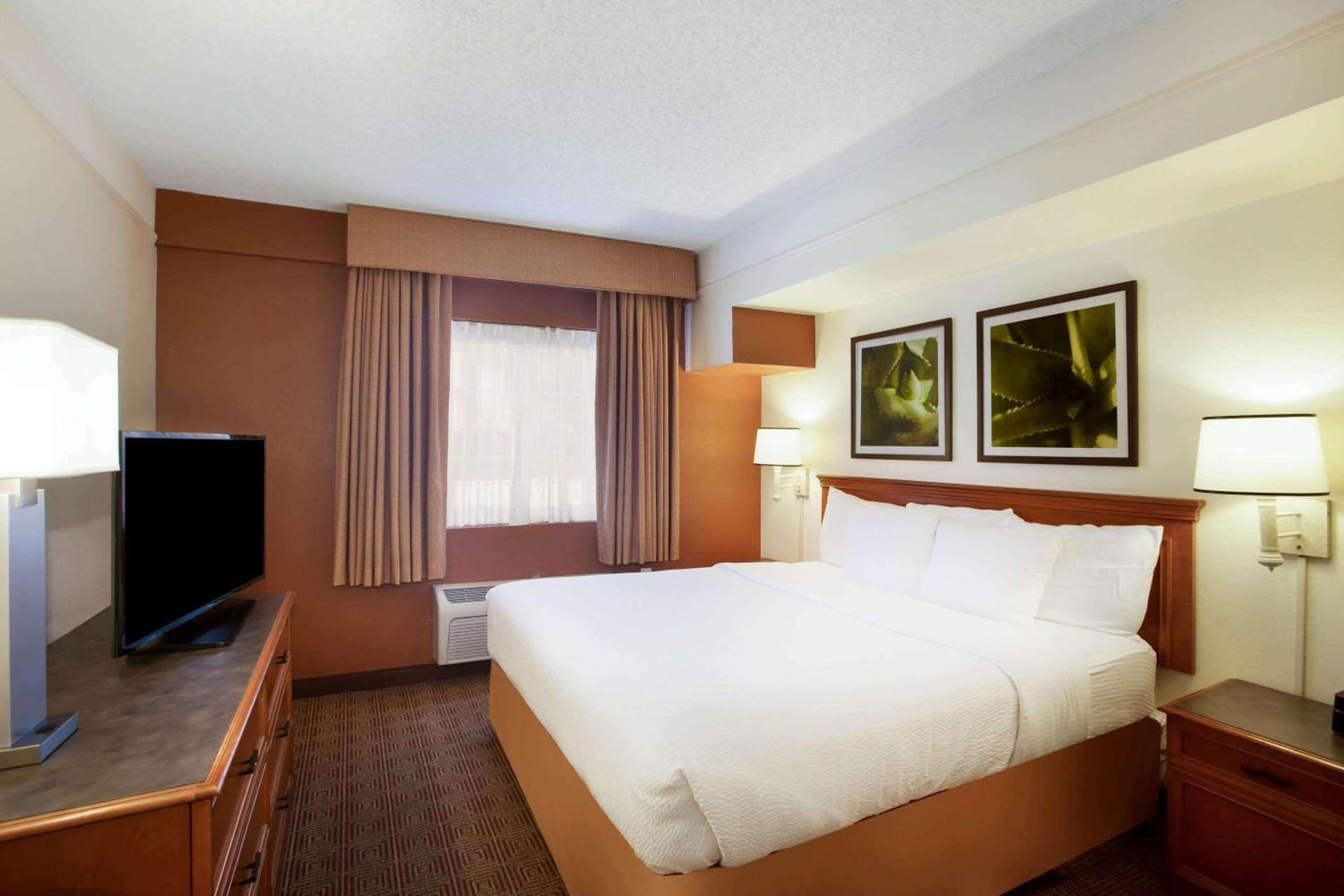 La Quinta Inn by Wyndham Austin Capitol / Downtown photo 28