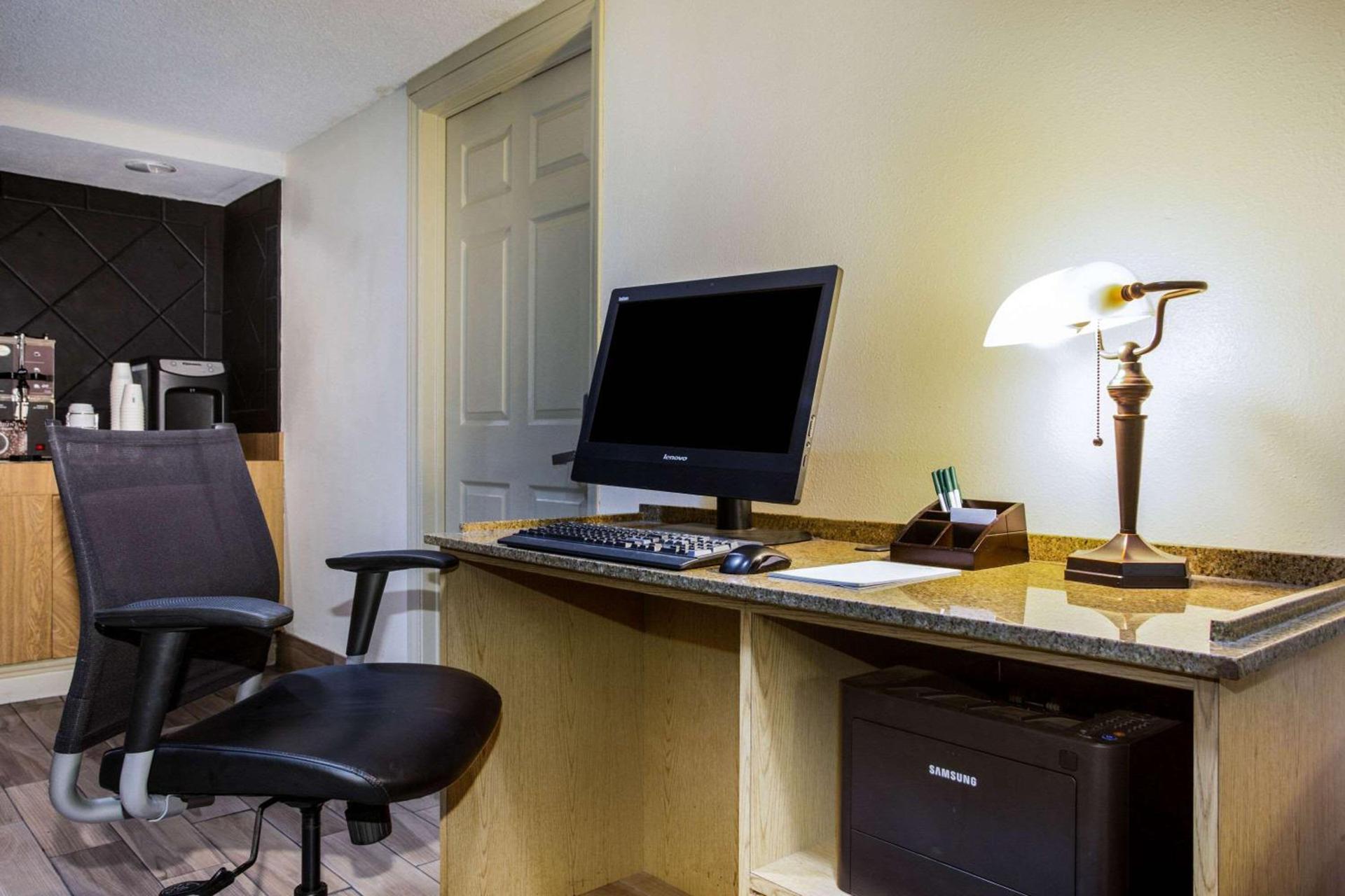 La Quinta Inn by Wyndham Austin Capitol / Downtown photo 30