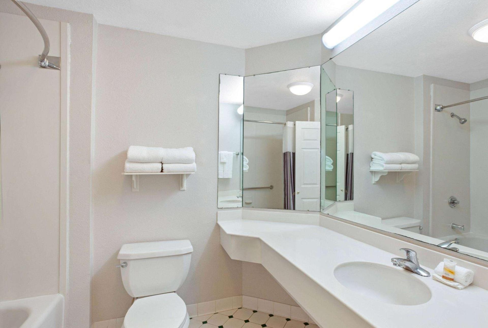 La Quinta by Wyndham Houston Galleria Area photo 29