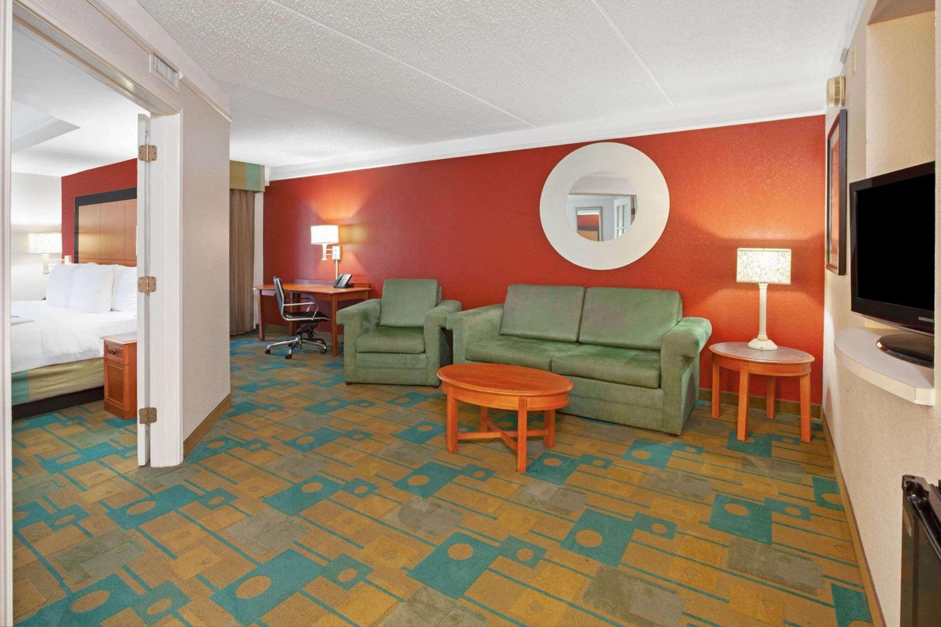 La Quinta by Wyndham Houston Galleria Area photo 24
