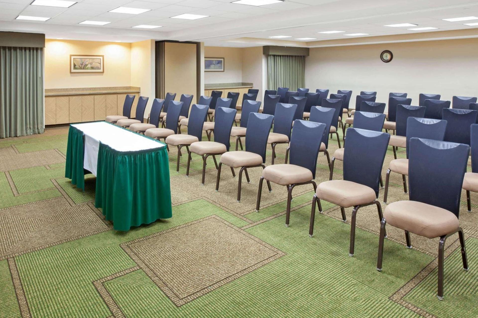 La Quinta by Wyndham Houston Galleria Area photo 7