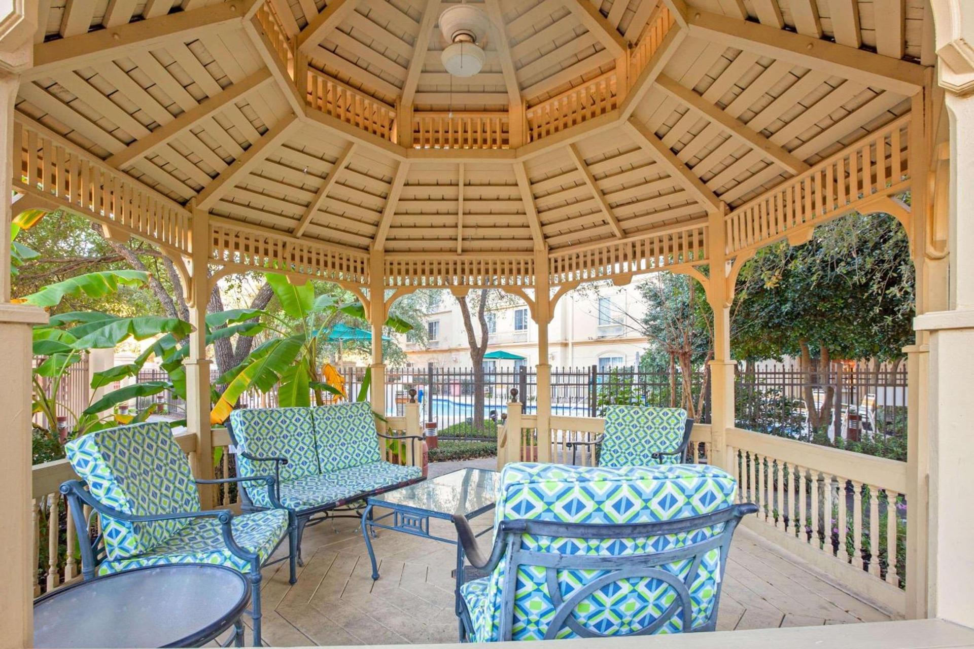 La Quinta by Wyndham Houston Galleria Area photo 10