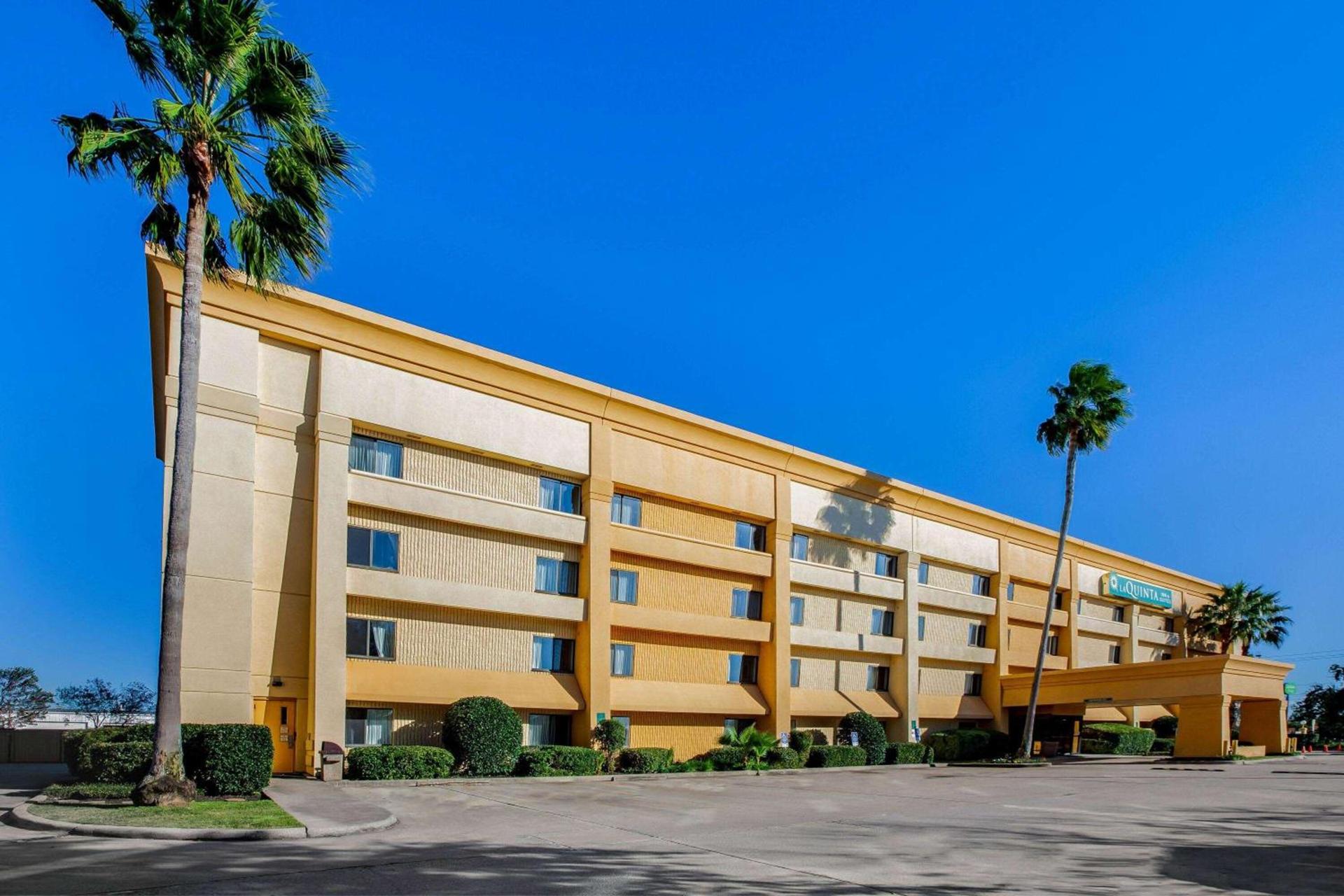 La Quinta by Wyndham Houston Baytown East photo 2