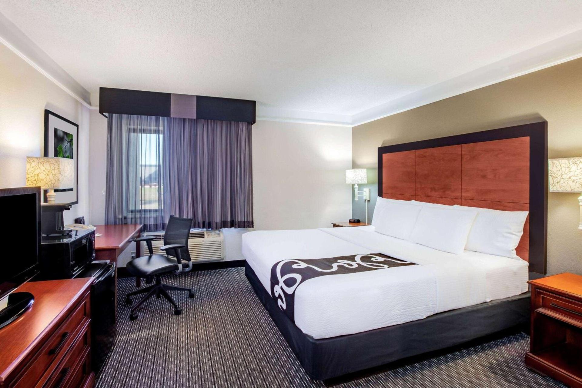 La Quinta by Wyndham Houston Baytown East photo 14