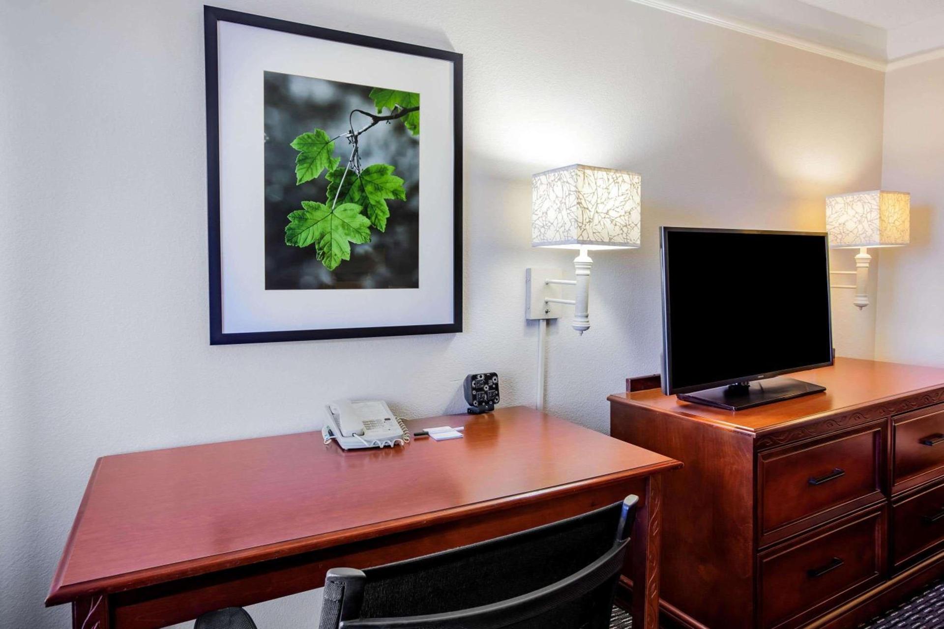 La Quinta by Wyndham Houston Baytown East photo 19