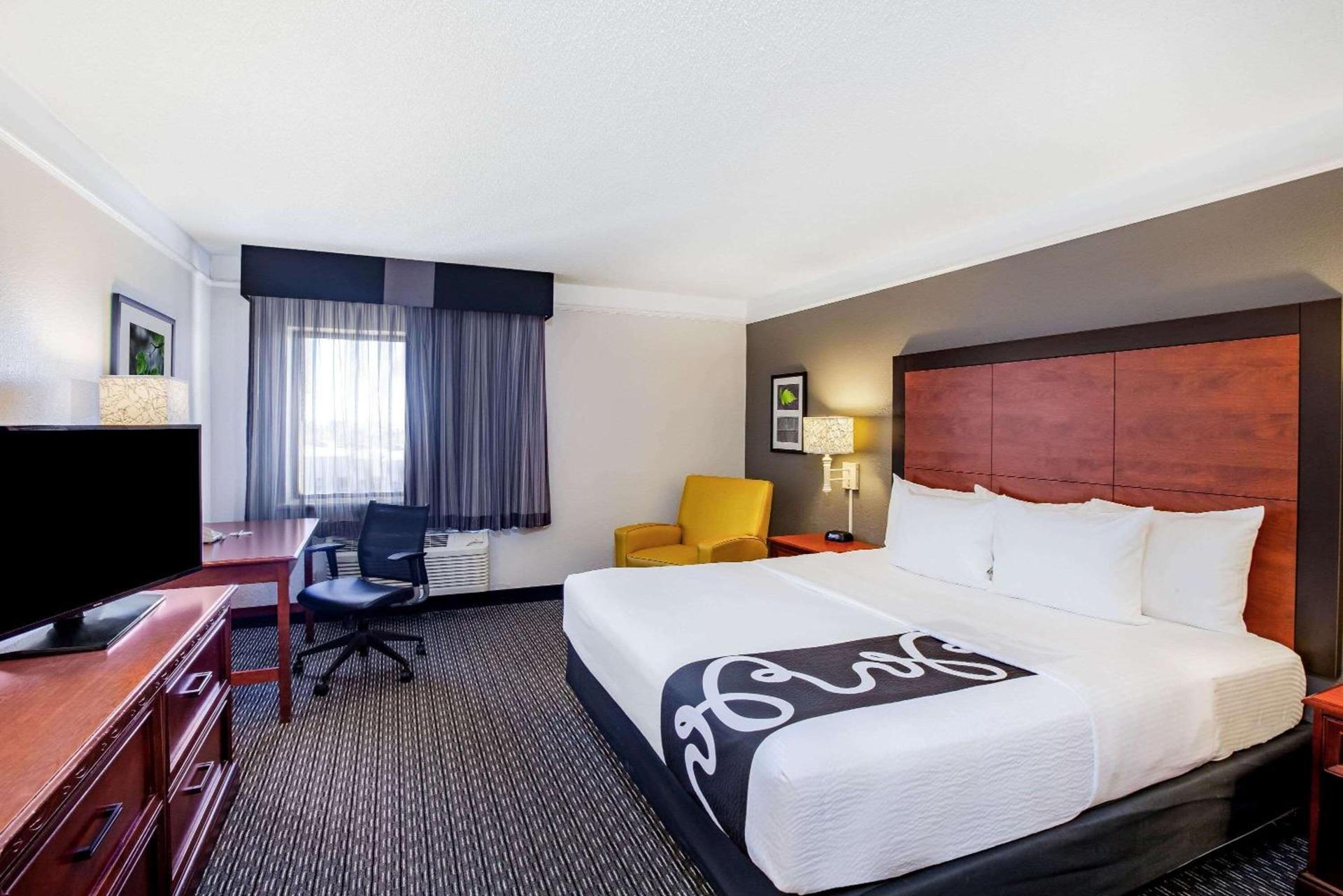 La Quinta by Wyndham Houston Baytown East photo 20