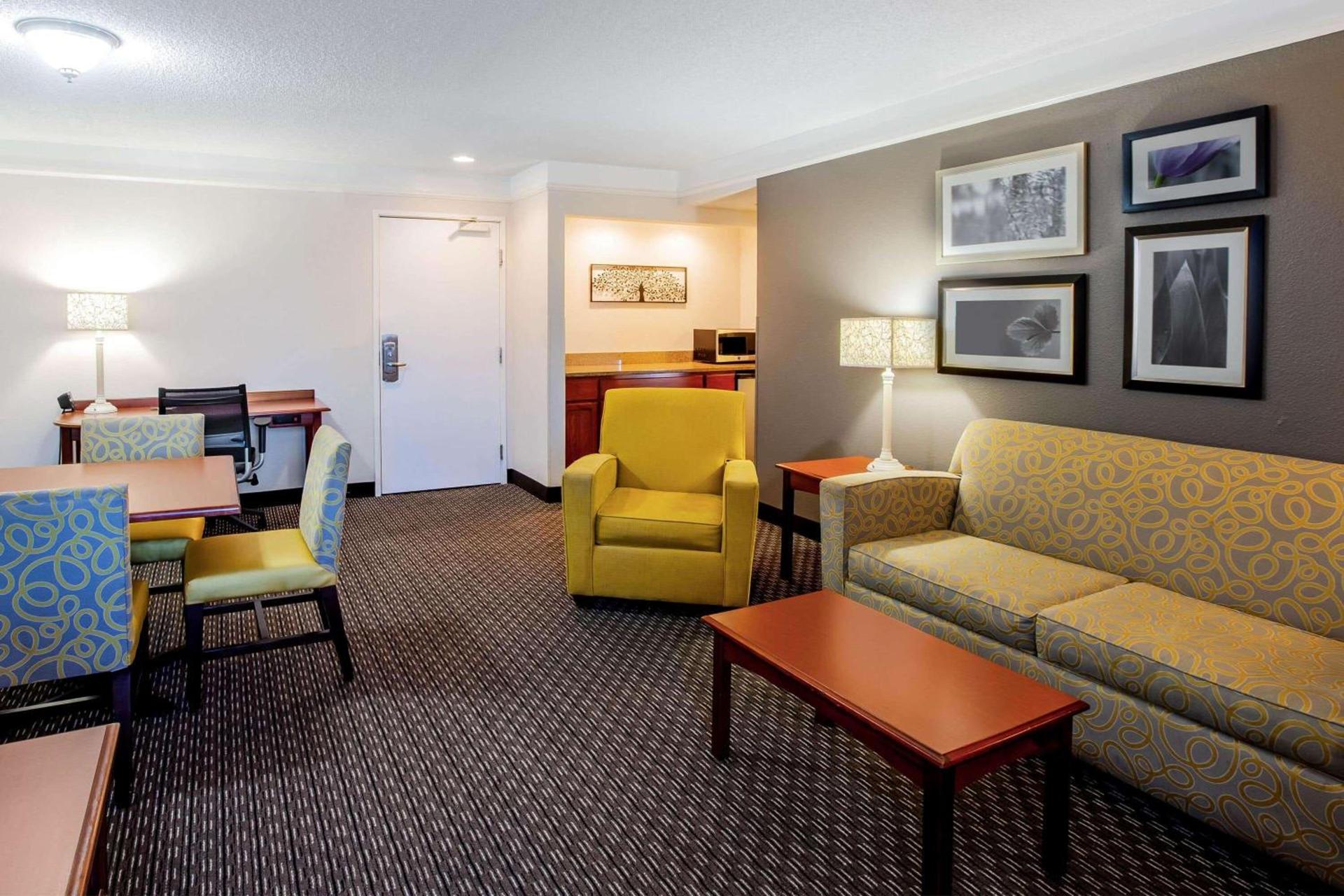 La Quinta by Wyndham Houston Baytown East photo 22