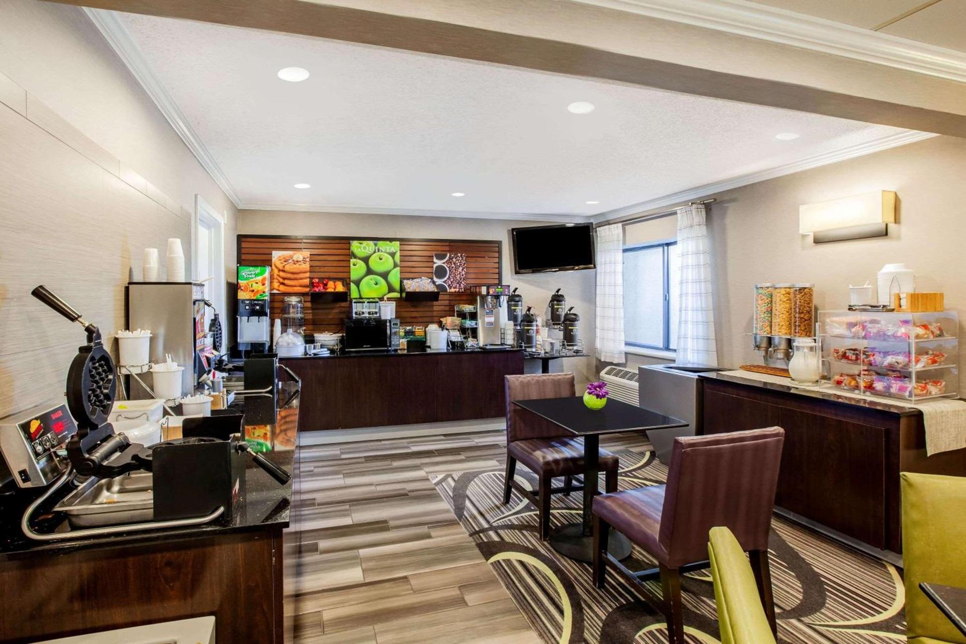 La Quinta by Wyndham Houston Baytown East photo 9