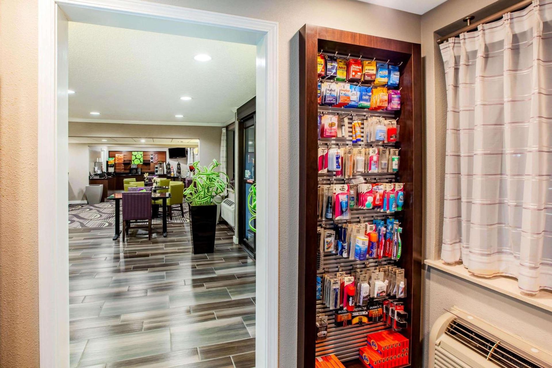La Quinta by Wyndham Houston Baytown East photo 7