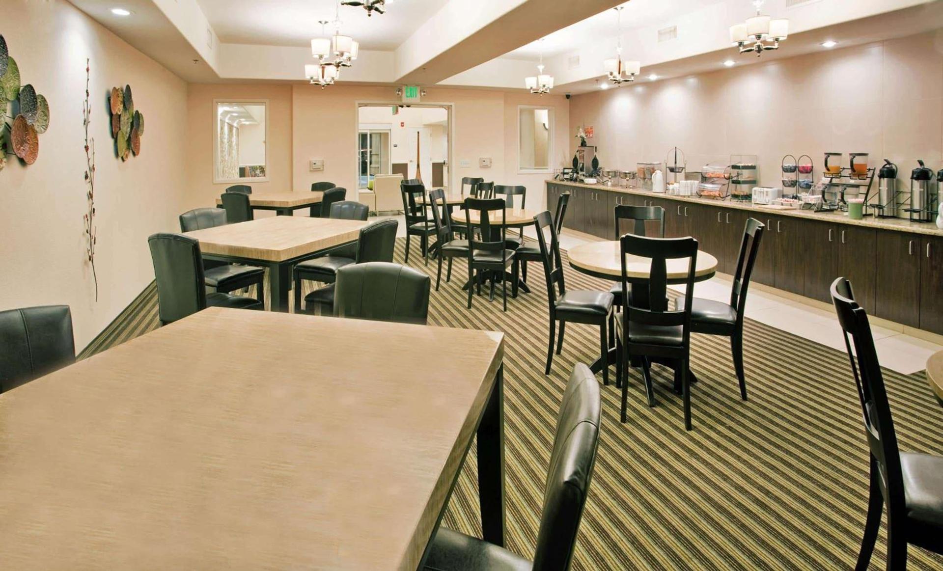 La Quinta by Wyndham Fowler photo 48