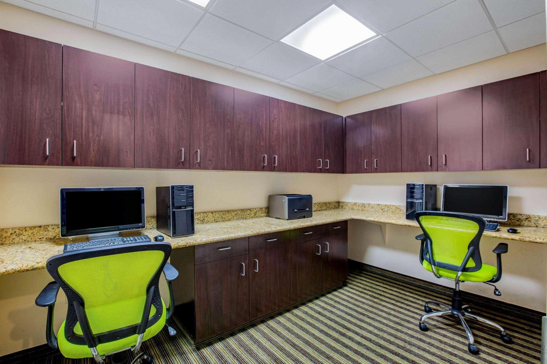 La Quinta by Wyndham Fowler photo 54
