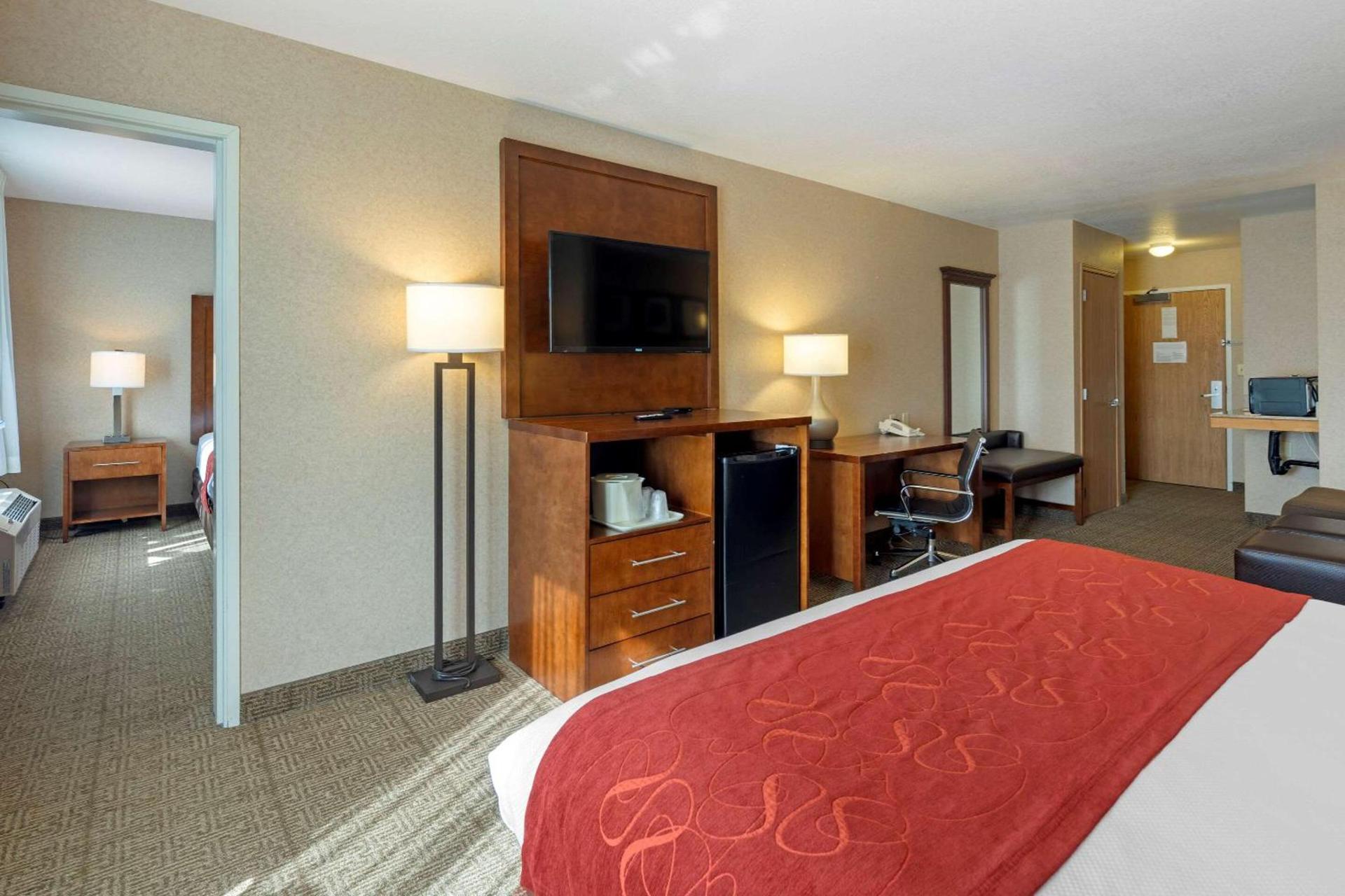 Comfort Suites Anchorage International Airport photo 25