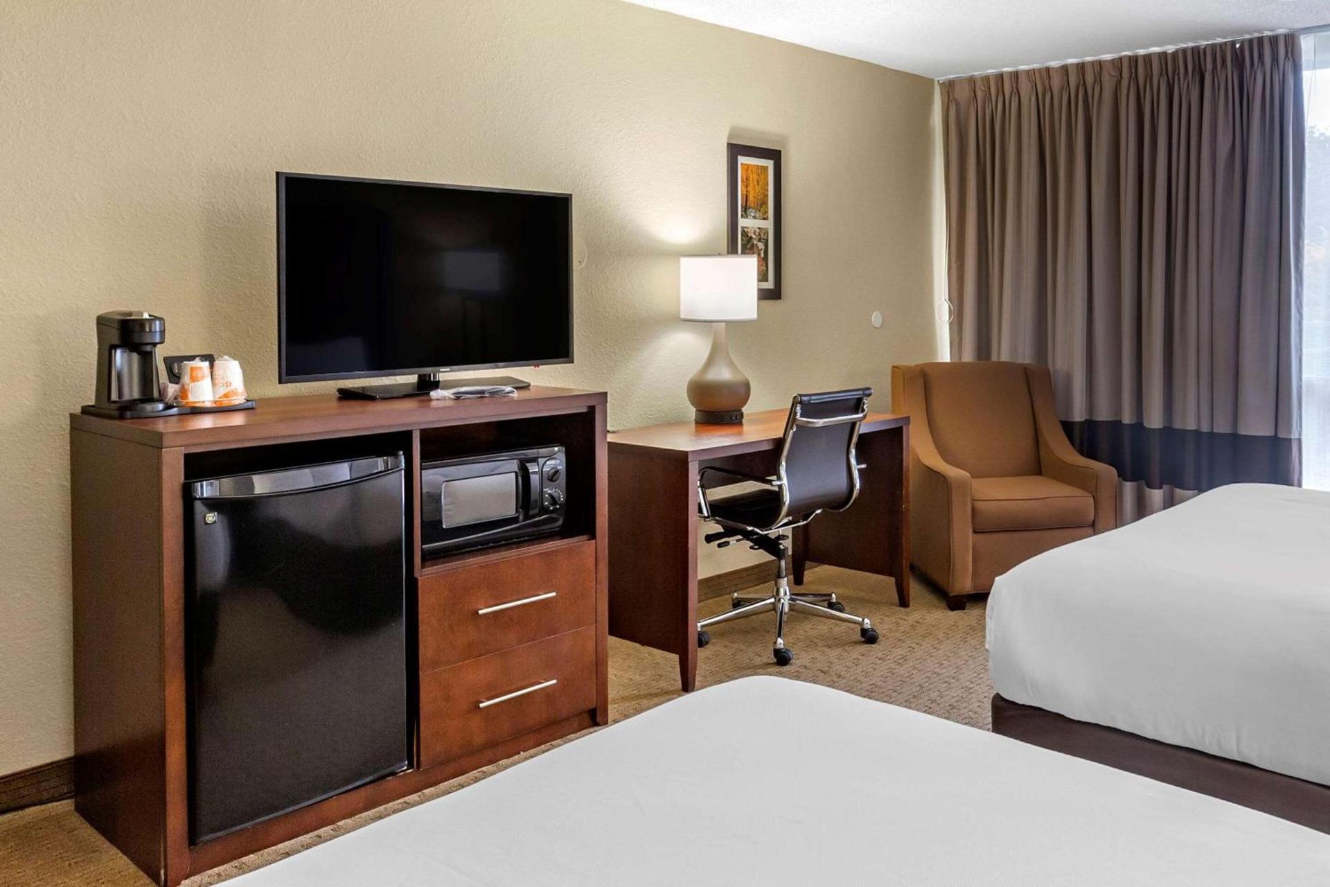 Comfort Inn & Suites near Danville Mall photo 6