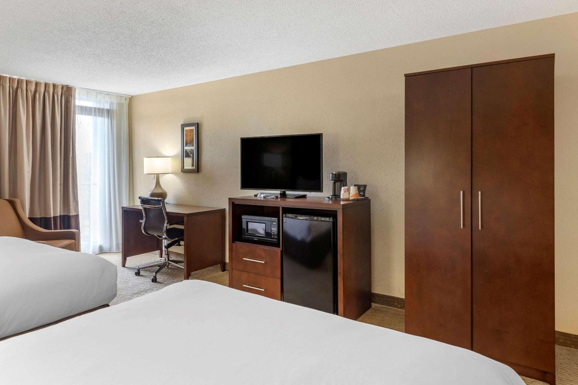 Comfort Inn & Suites near Danville Mall photo 9