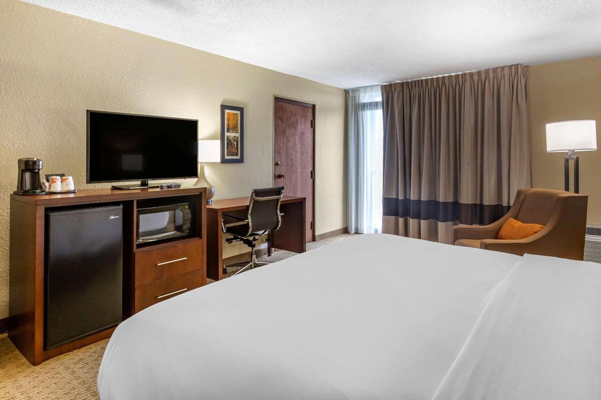 Comfort Inn & Suites near Danville Mall photo 12