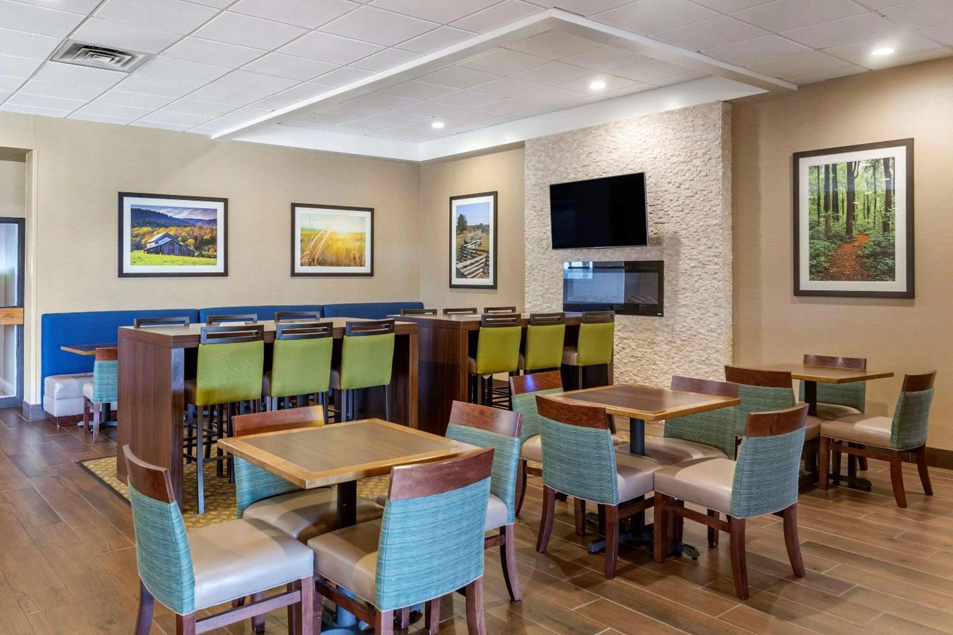 Comfort Inn & Suites near Danville Mall photo 23