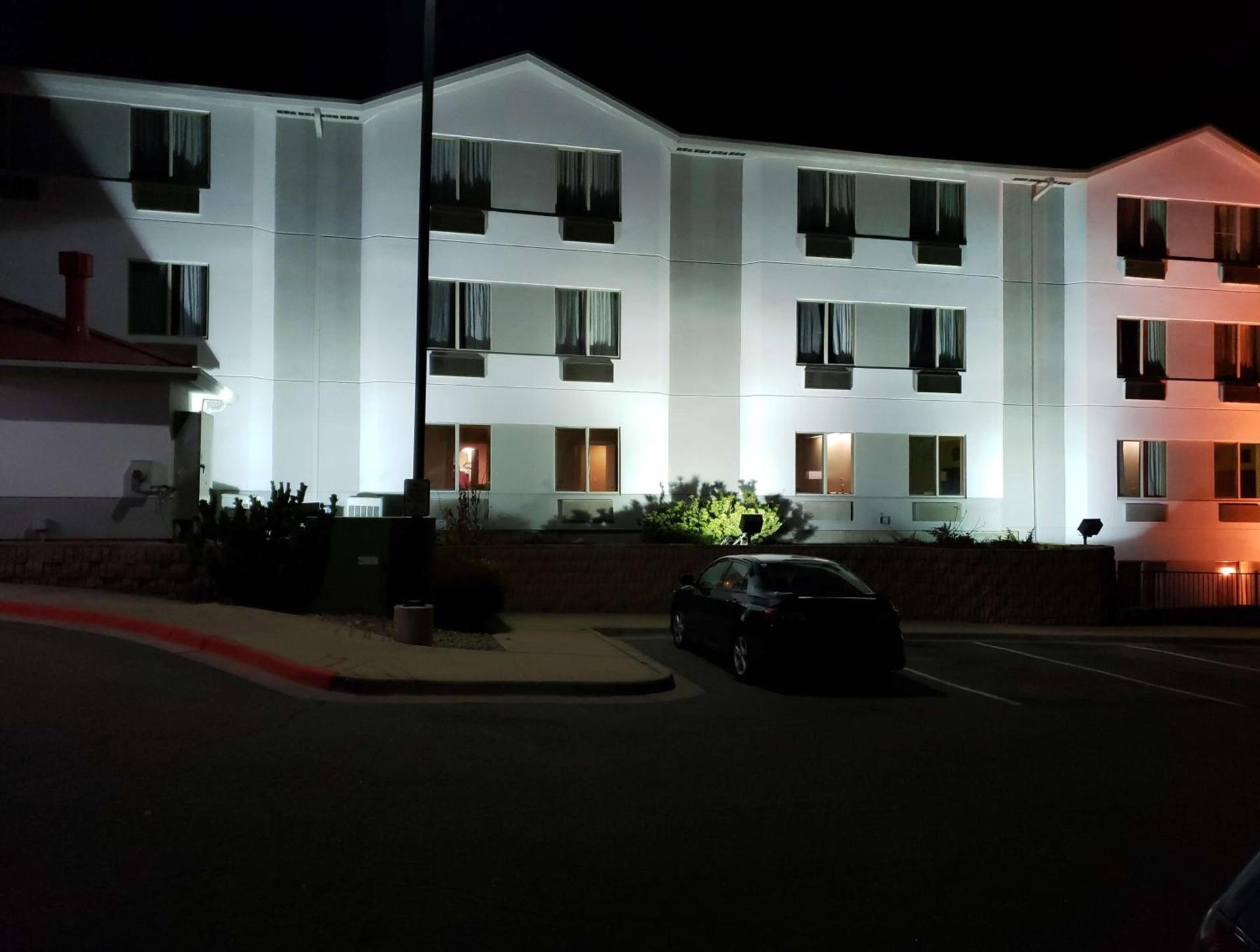 Days Inn by Wyndham Thornton photo 2