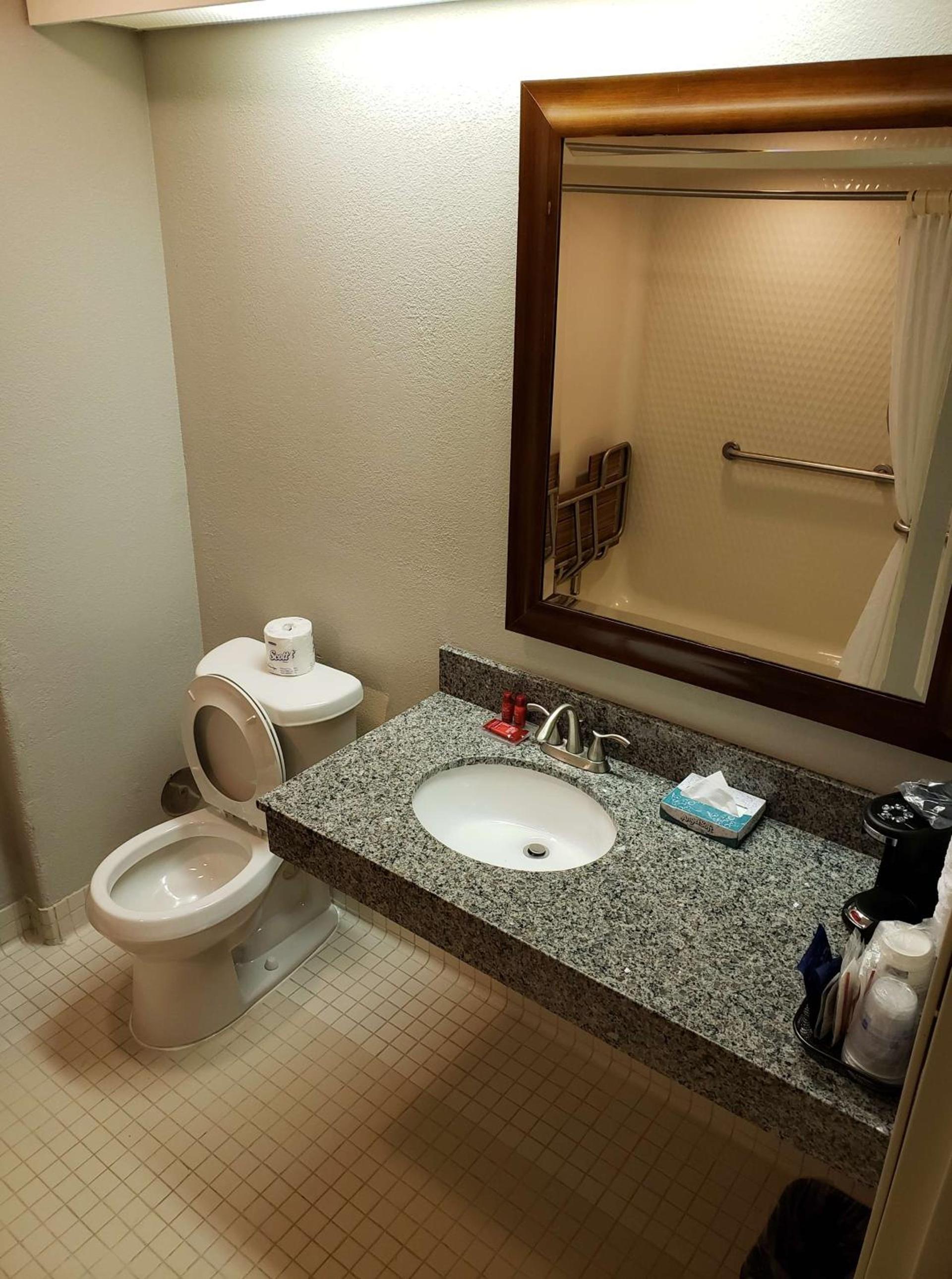 Days Inn by Wyndham Thornton photo 23