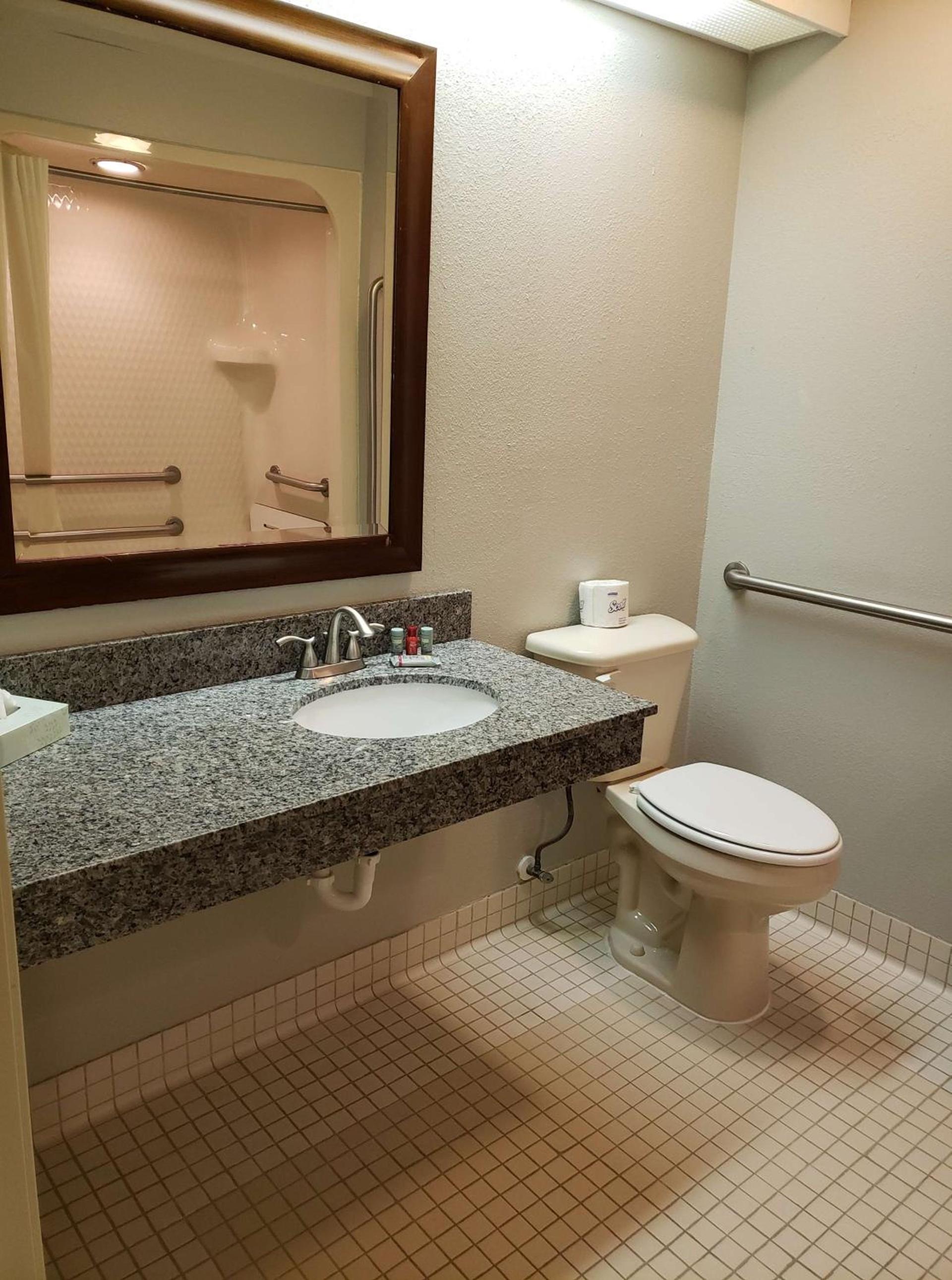 Days Inn by Wyndham Thornton photo 25