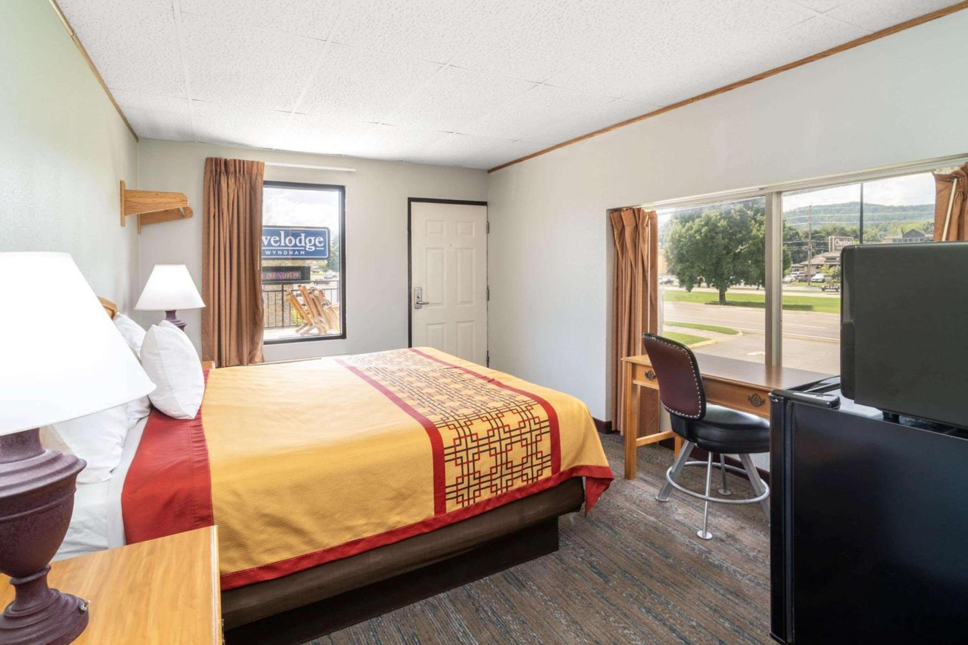 Pigeon Forge Parkway Inn photo 9