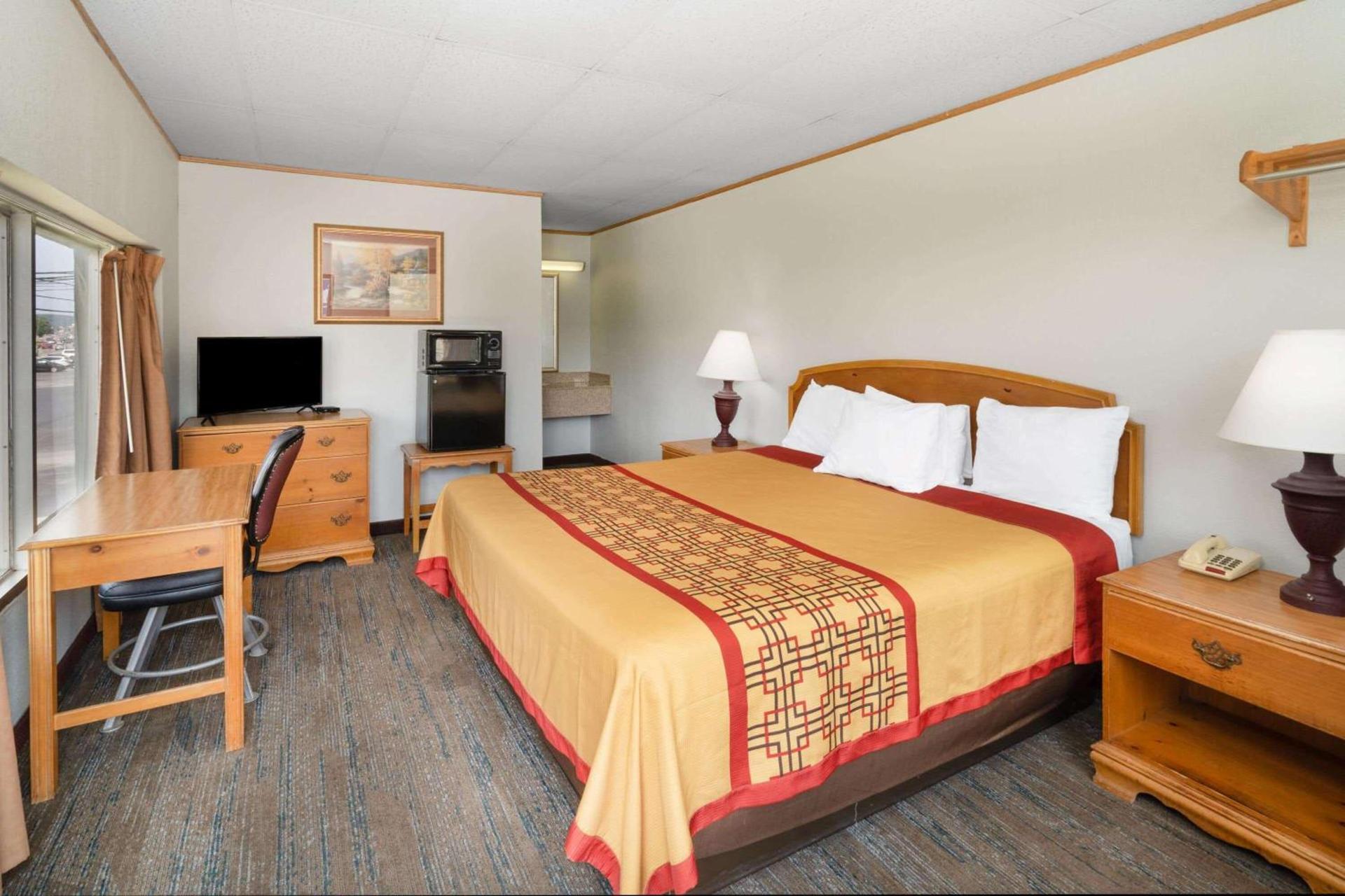 Pigeon Forge Parkway Inn photo 11