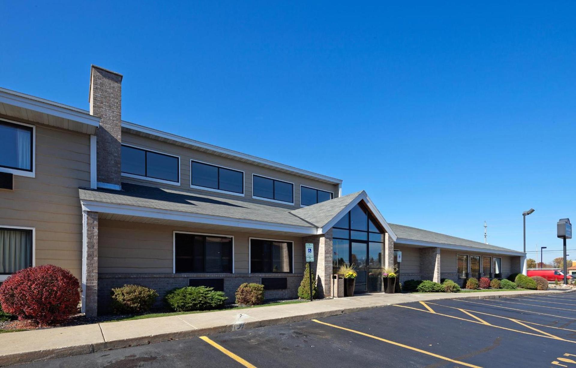 AmericInn by Wyndham Hartford WI photo 21