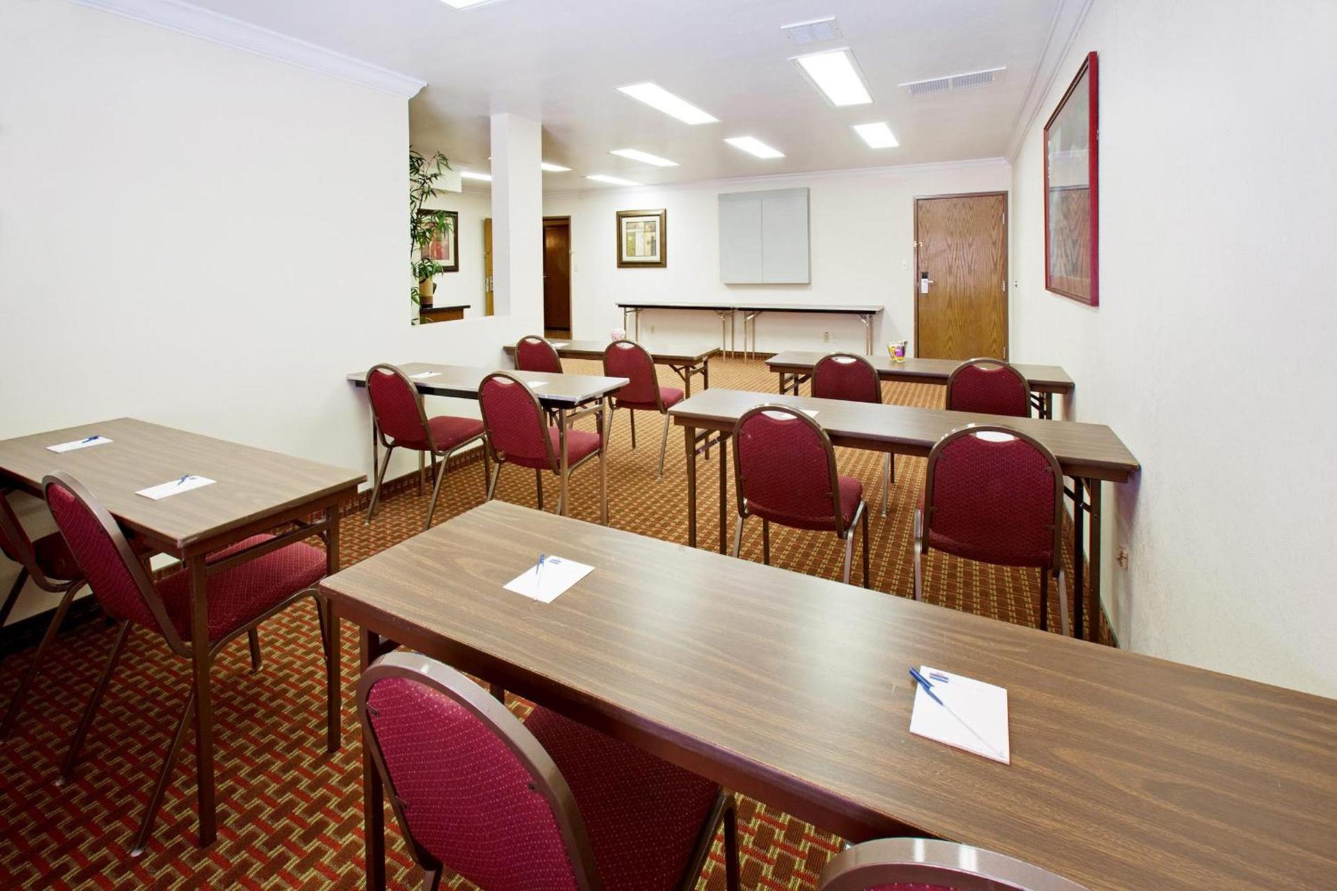 AmericInn by Wyndham Johnston Des Moines photo 66