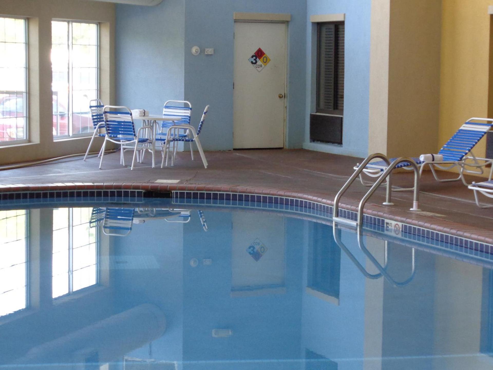 AmericInn by Wyndham Johnston Des Moines photo 60