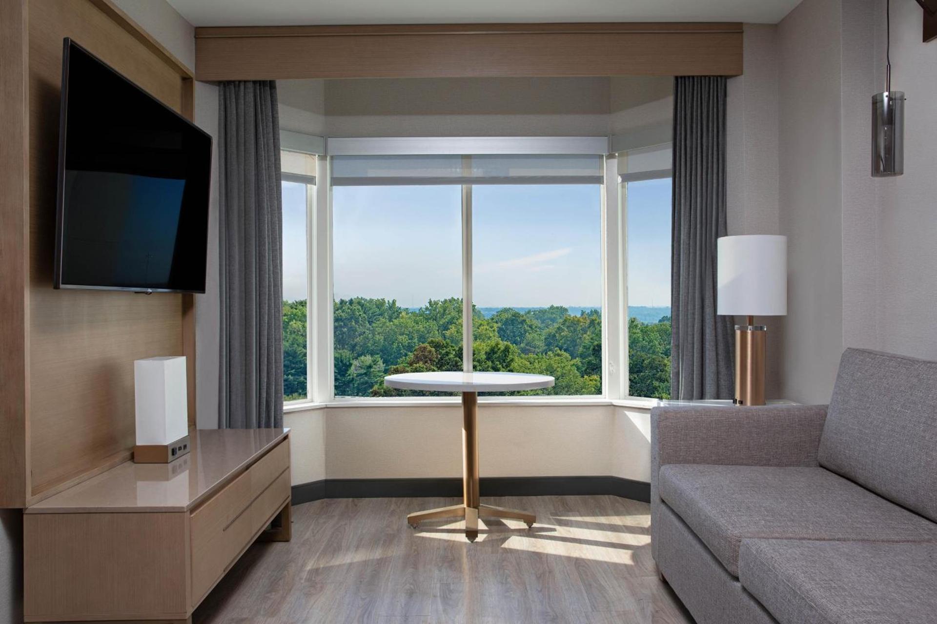 Sheraton Suites Columbus Worthington photo 6